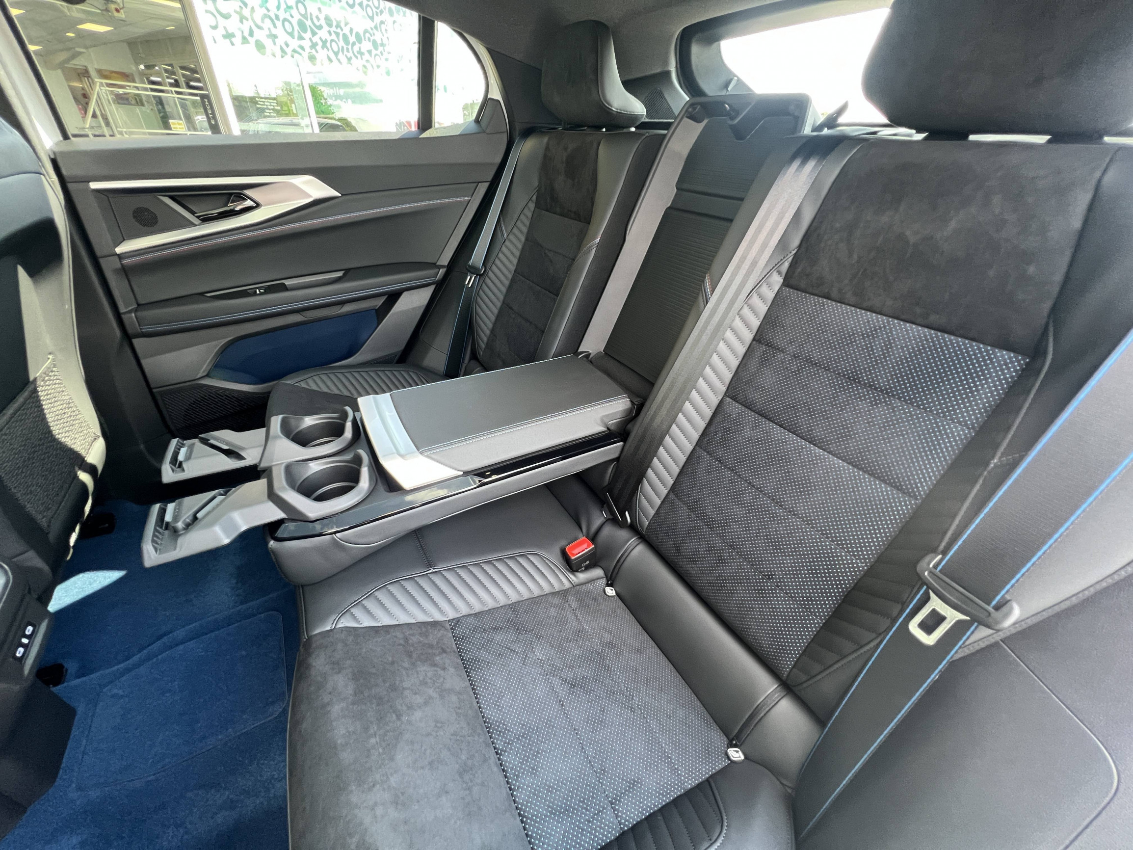 Vente en ligne Renault Rafale  hyper hybrid E-Tech 300 ch 4x4 au prix de 54 990 €