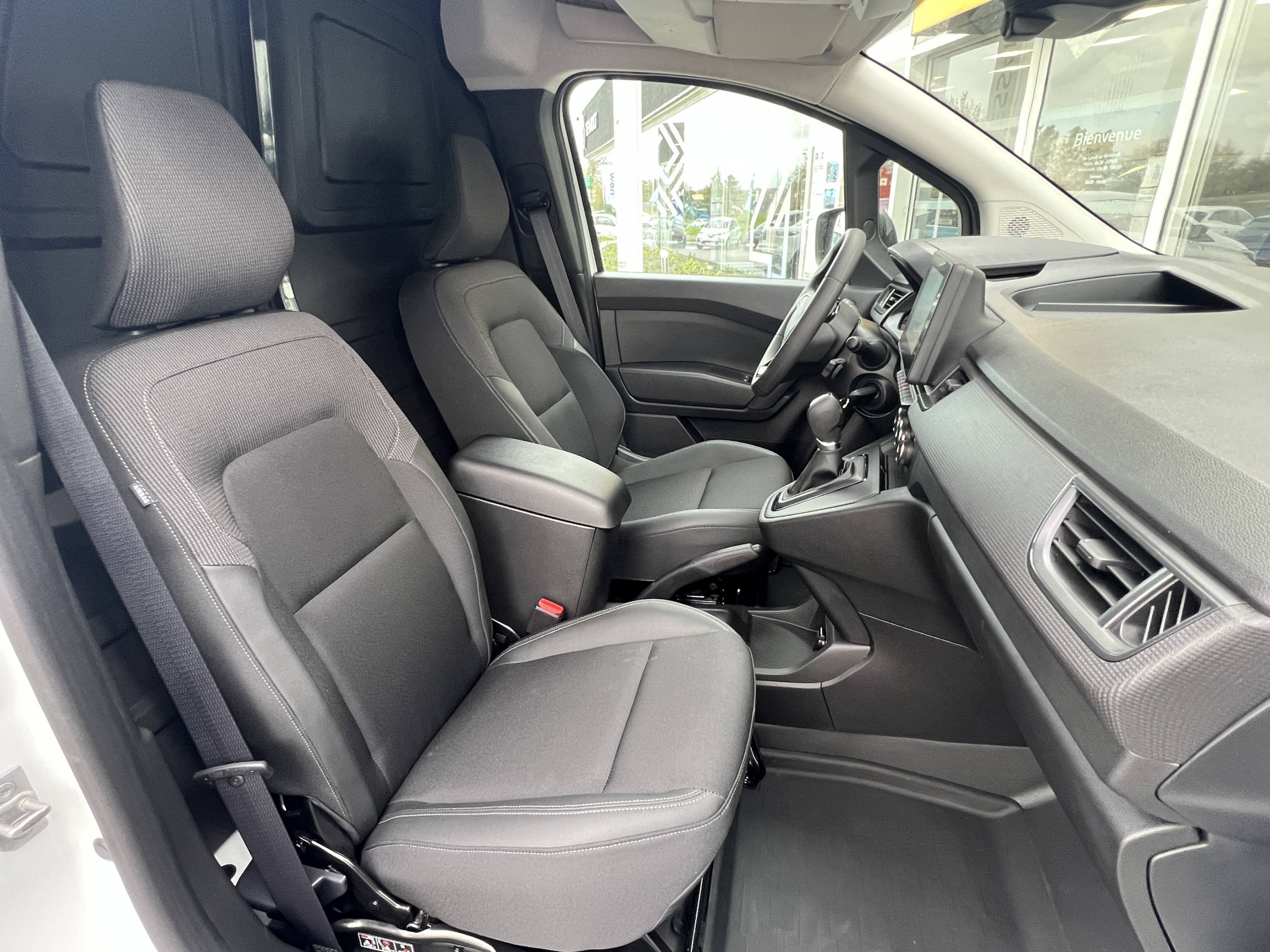 Vente en ligne Renault Kangoo  Blue dCi 95 auto au prix de 32 000 €