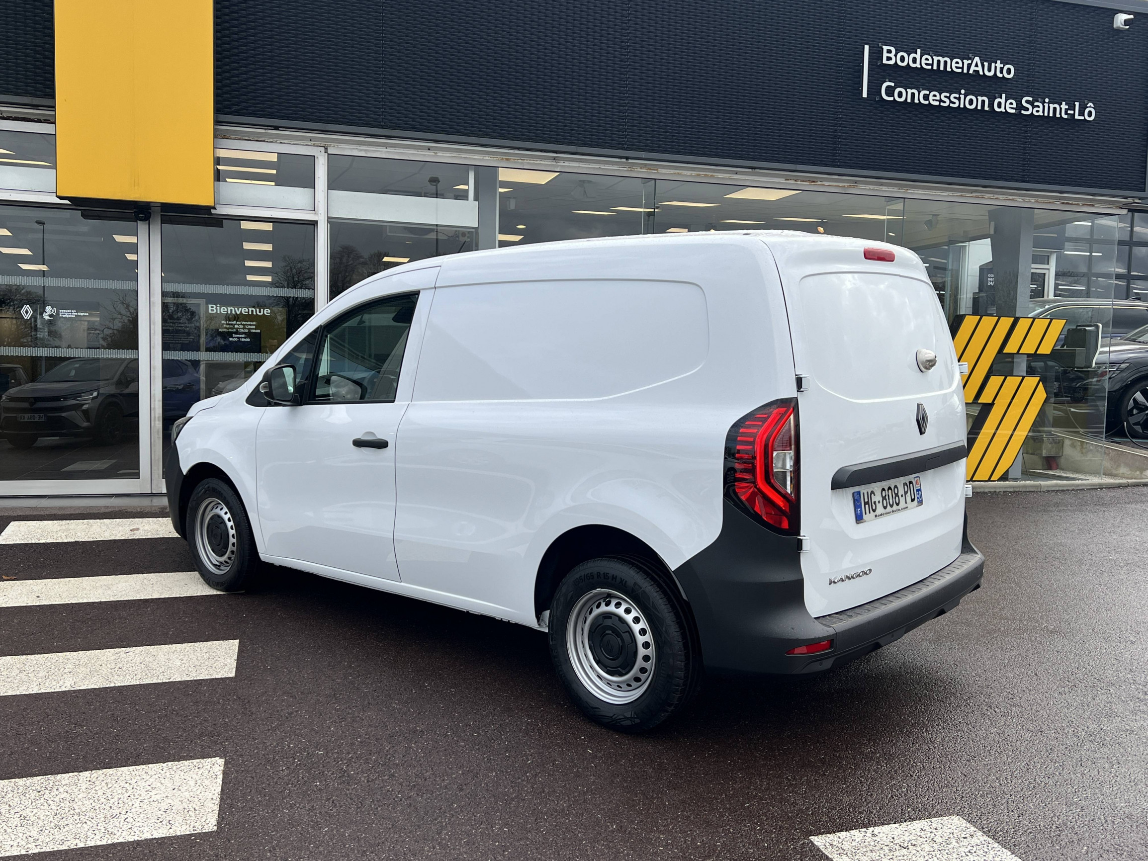 Vente en ligne Renault Kangoo  Blue dCi 95 auto au prix de 32 000 €