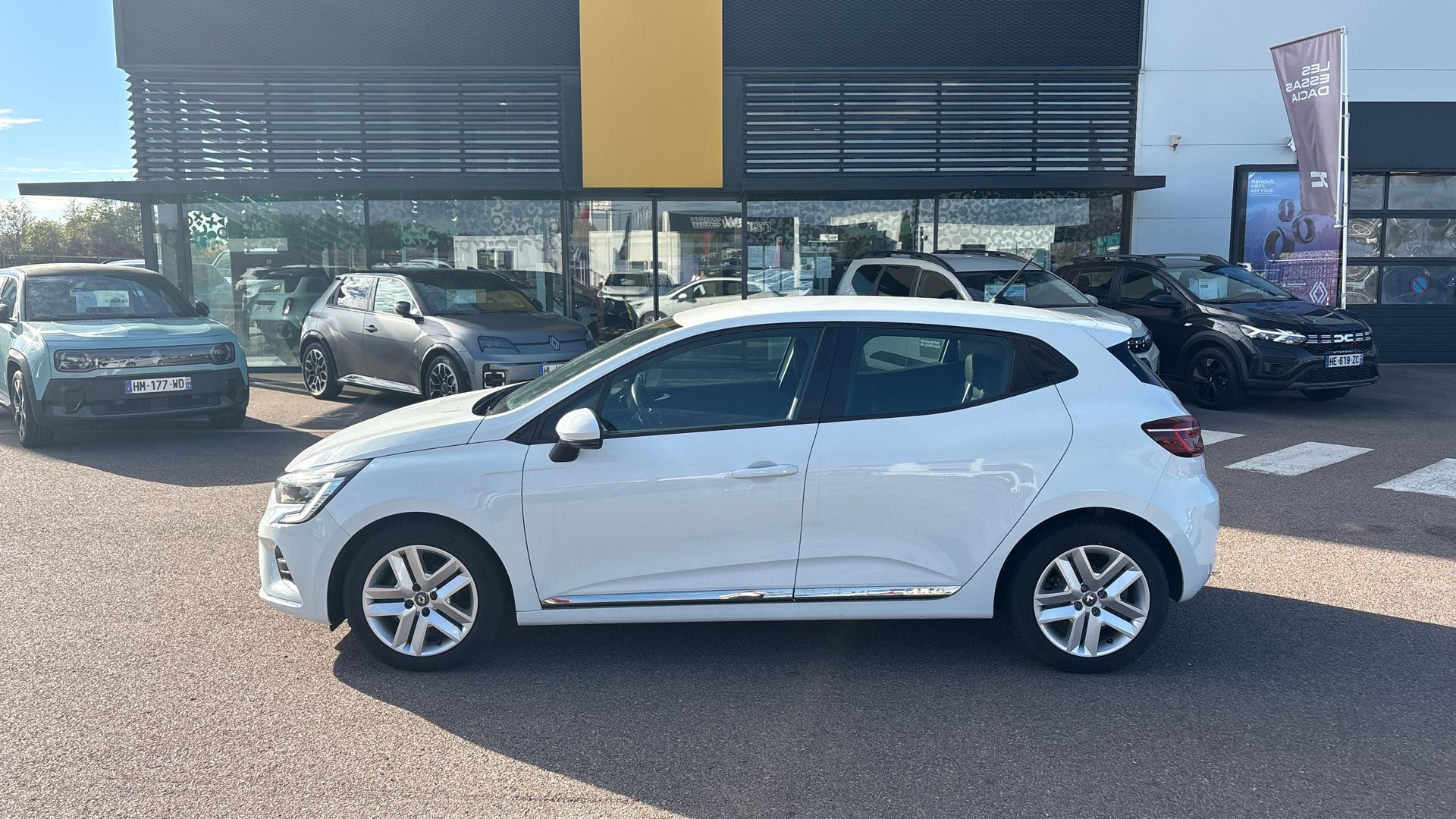Vente en ligne Renault Clio 5 Clio TCe 90 - 21N au prix de 12 790 €