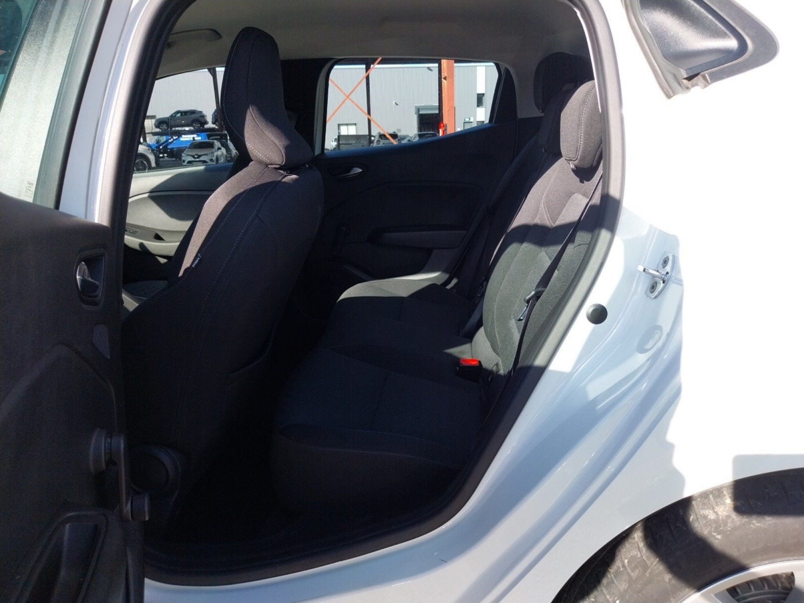 Vente en ligne Renault Clio 5 Clio TCe 90 - 21N au prix de 13 690 €