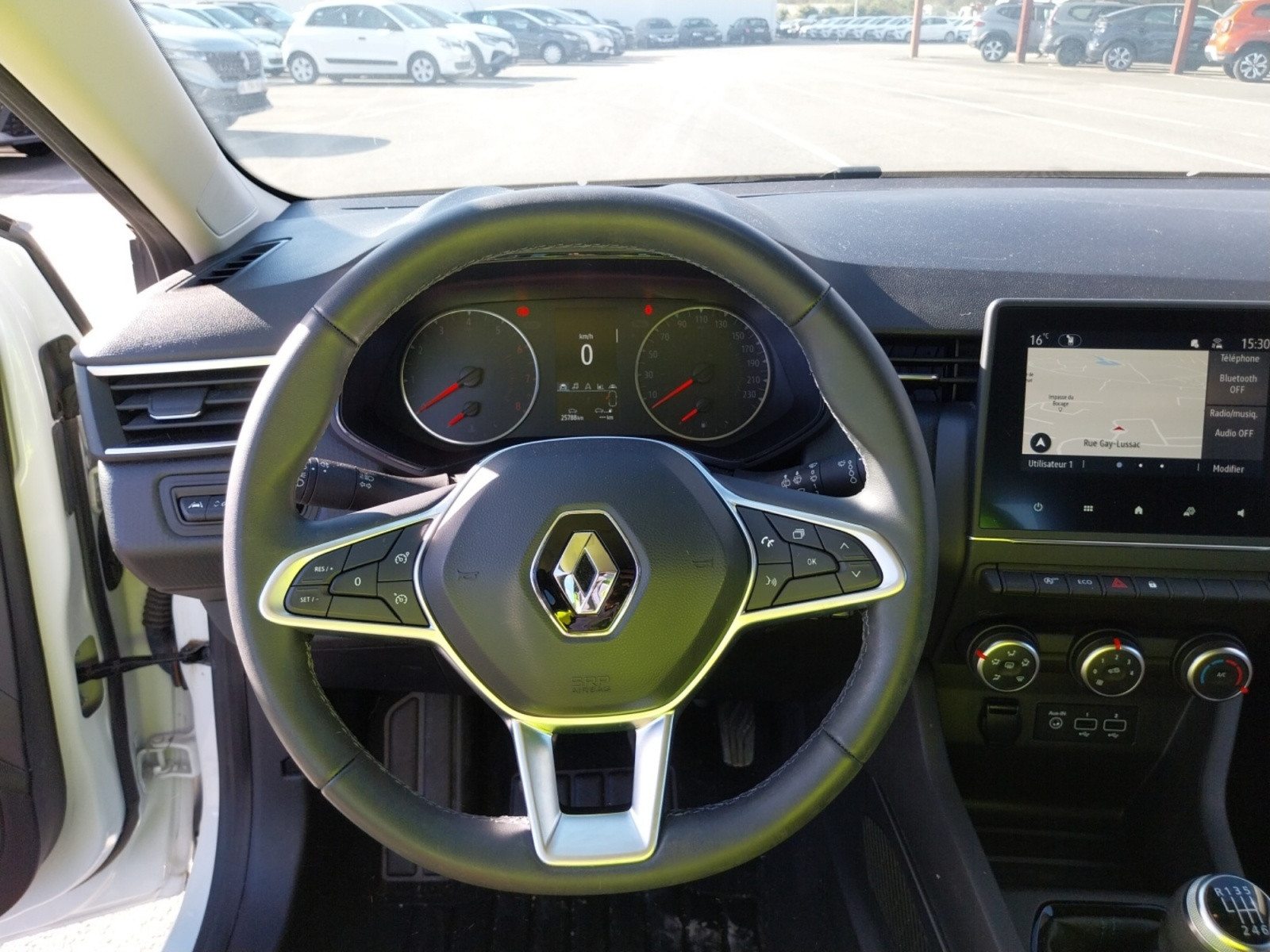 Vente en ligne Renault Clio 5 Clio TCe 90 - 21N au prix de 13 690 €