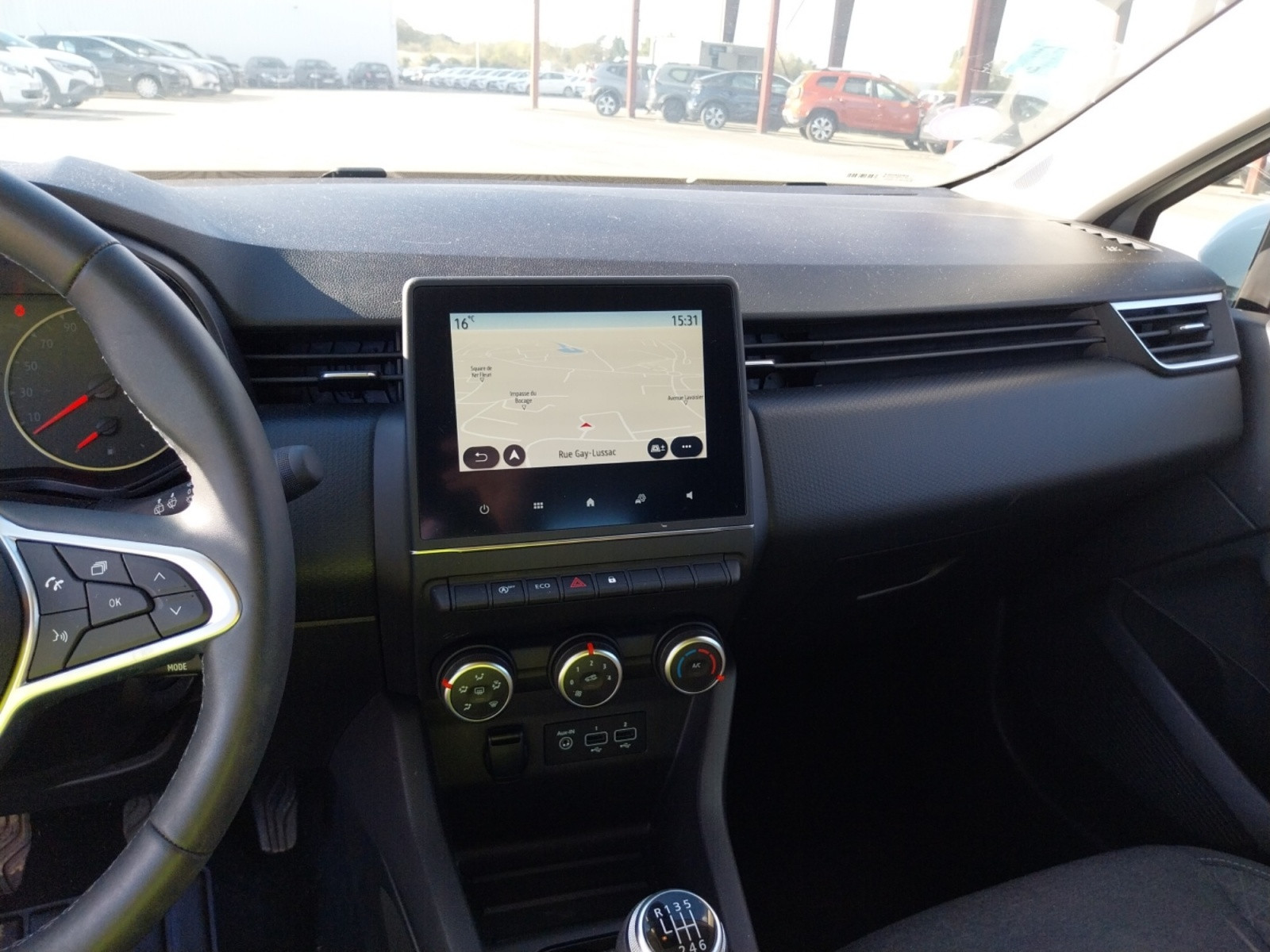 Vente en ligne Renault Clio 5 Clio TCe 90 - 21N au prix de 13 690 €