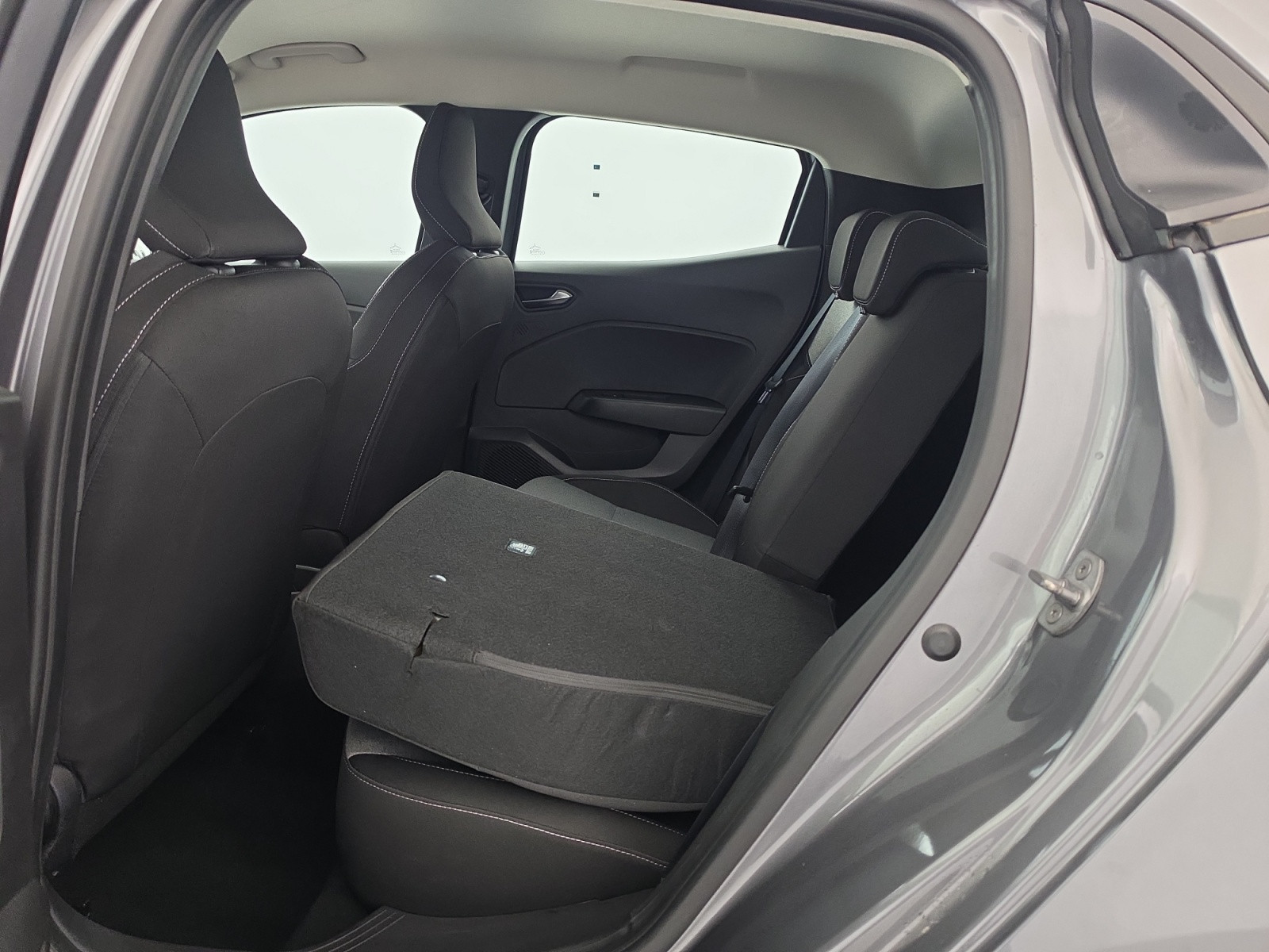 Vente en ligne Renault Clio 5 Clio Blue dCi 100 ch GSR2 au prix de 17 490 €