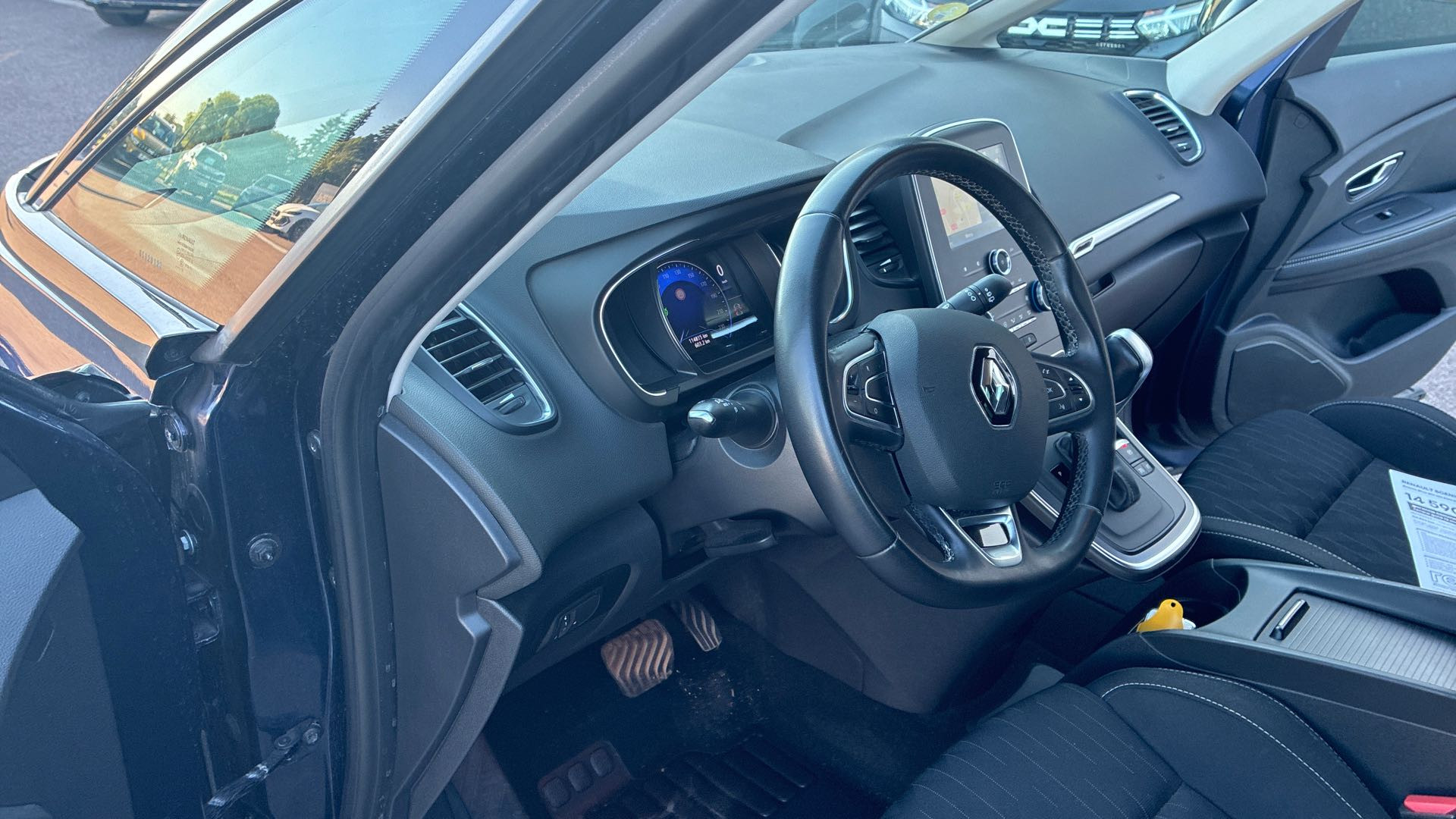 Vente en ligne Renault Scenic 4 Scenic Blue dCi 120 EDC au prix de 14 590 €