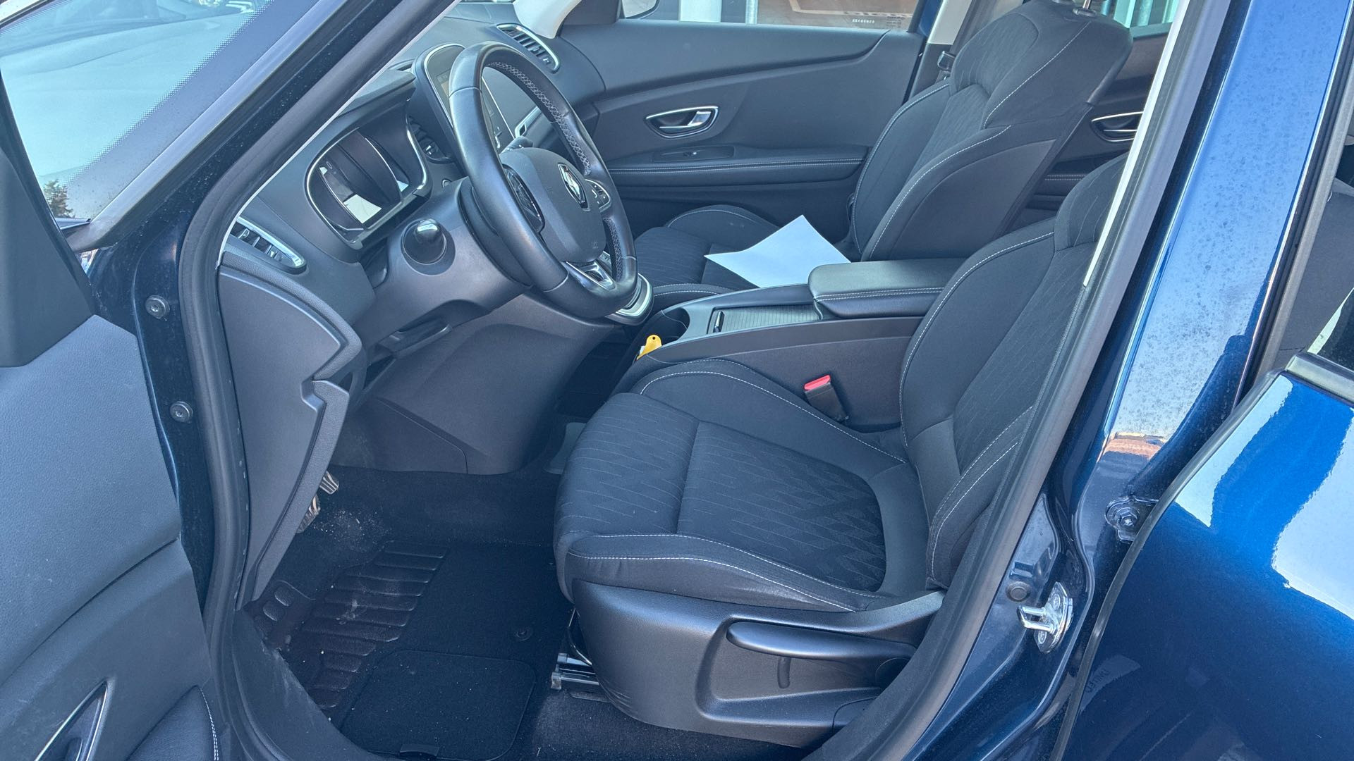 Vente en ligne Renault Scenic 4 Scenic Blue dCi 120 EDC au prix de 14 590 €
