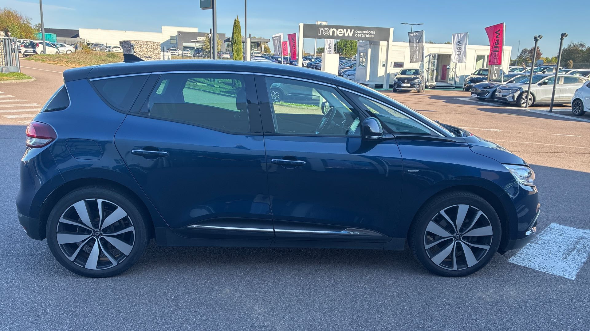 Vente en ligne Renault Scenic 4 Scenic Blue dCi 120 EDC au prix de 14 590 €