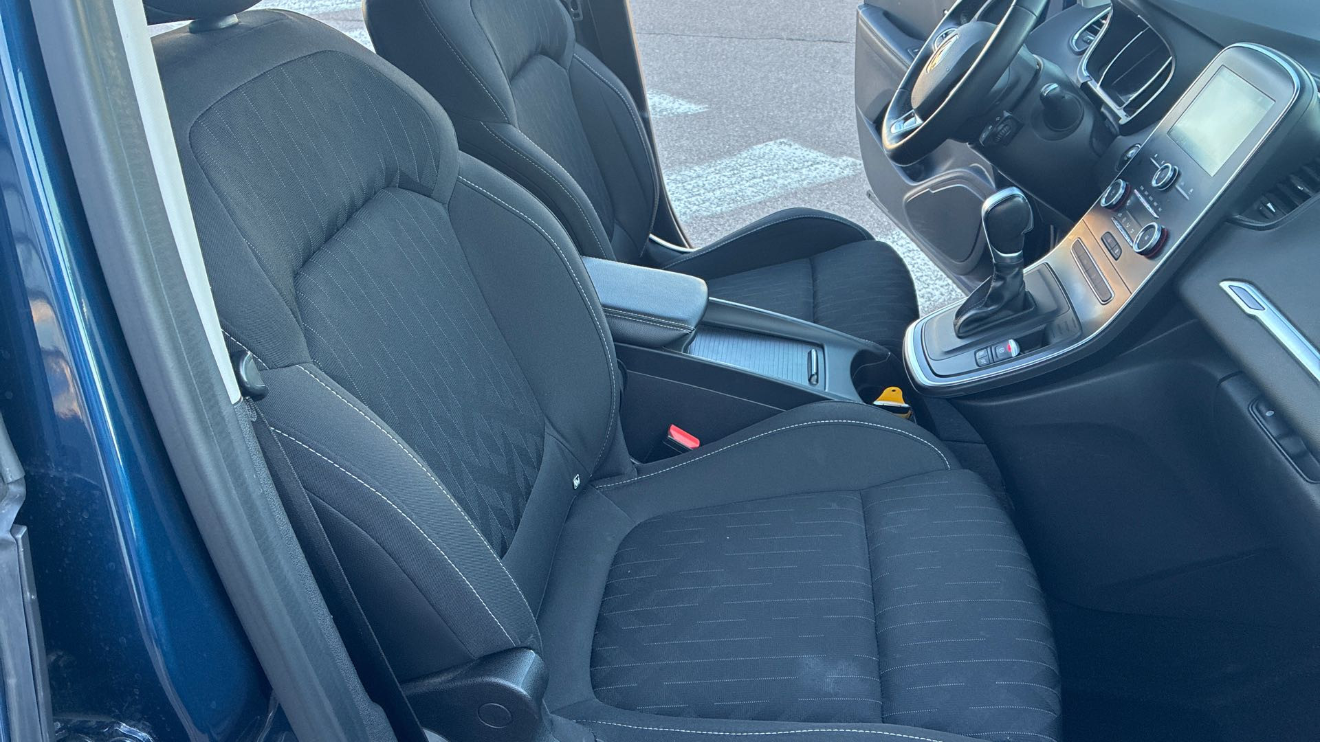 Vente en ligne Renault Scenic 4 Scenic Blue dCi 120 EDC au prix de 14 590 €
