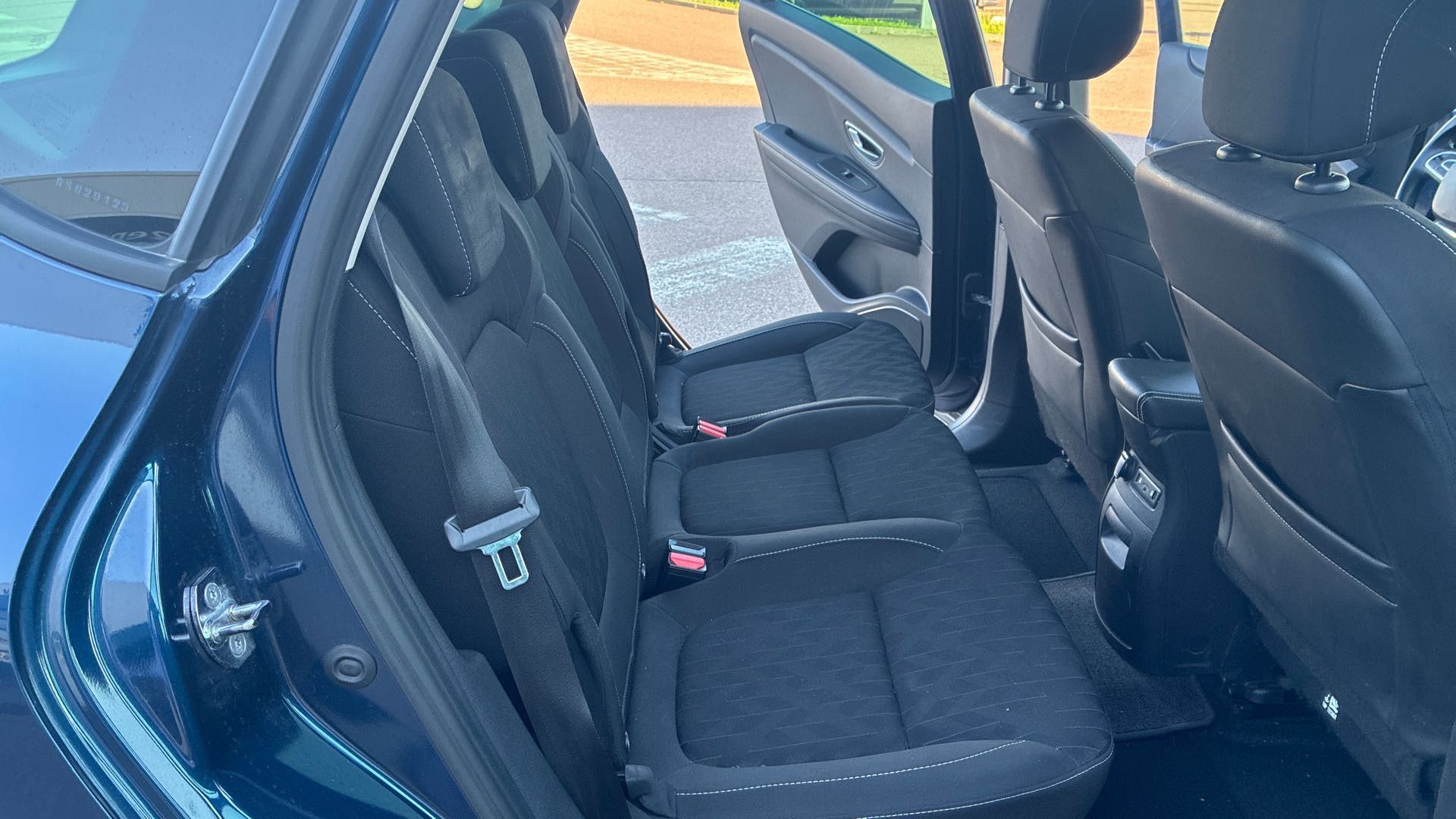 Vente en ligne Renault Scenic 4 Scenic Blue dCi 120 EDC au prix de 14 590 €