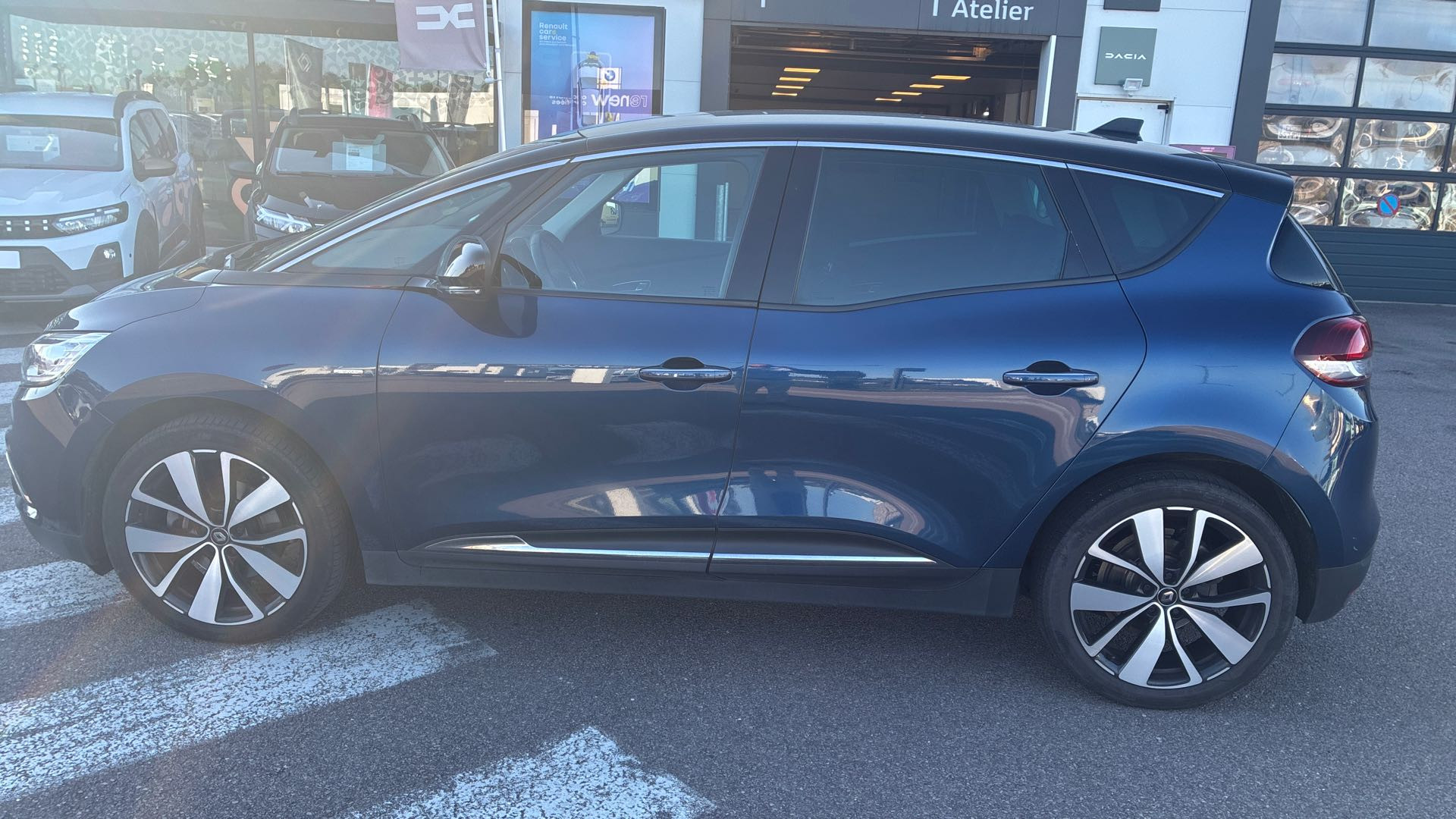 Vente en ligne Renault Scenic 4 Scenic Blue dCi 120 EDC au prix de 14 590 €