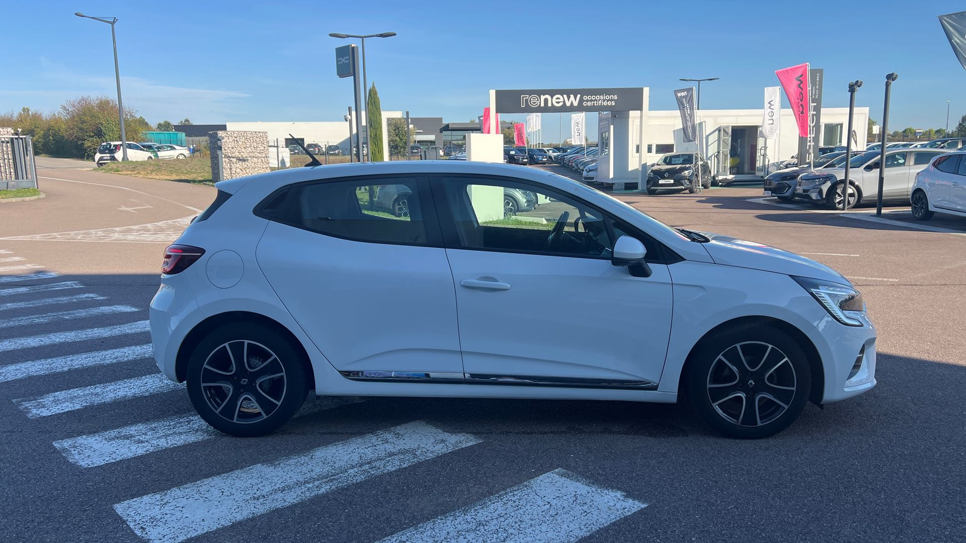Vente en ligne Renault Clio 5 Clio TCe 90 - 21N au prix de 13 290 €
