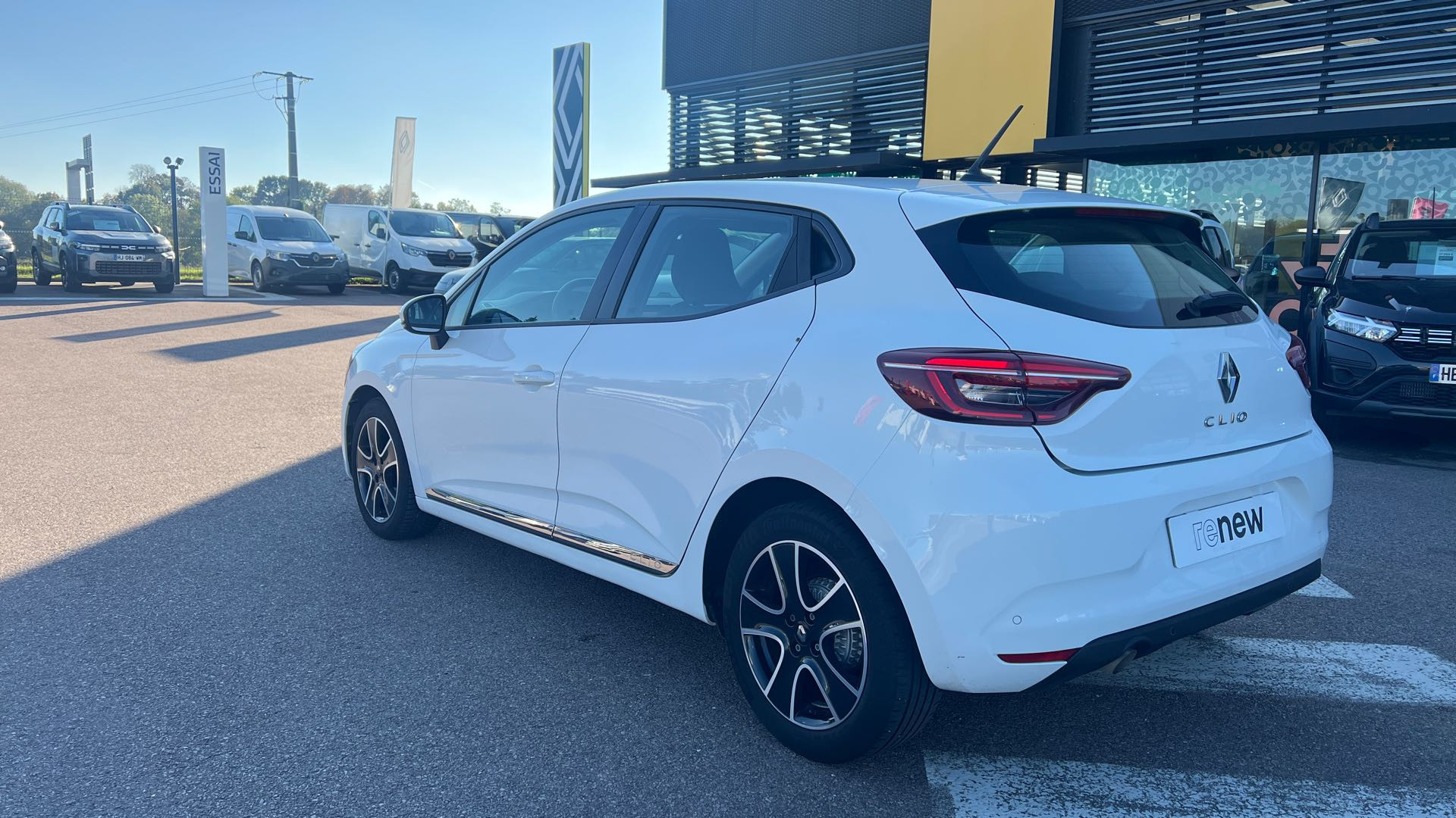 Vente en ligne Renault Clio 5 Clio TCe 90 - 21N au prix de 13 290 €