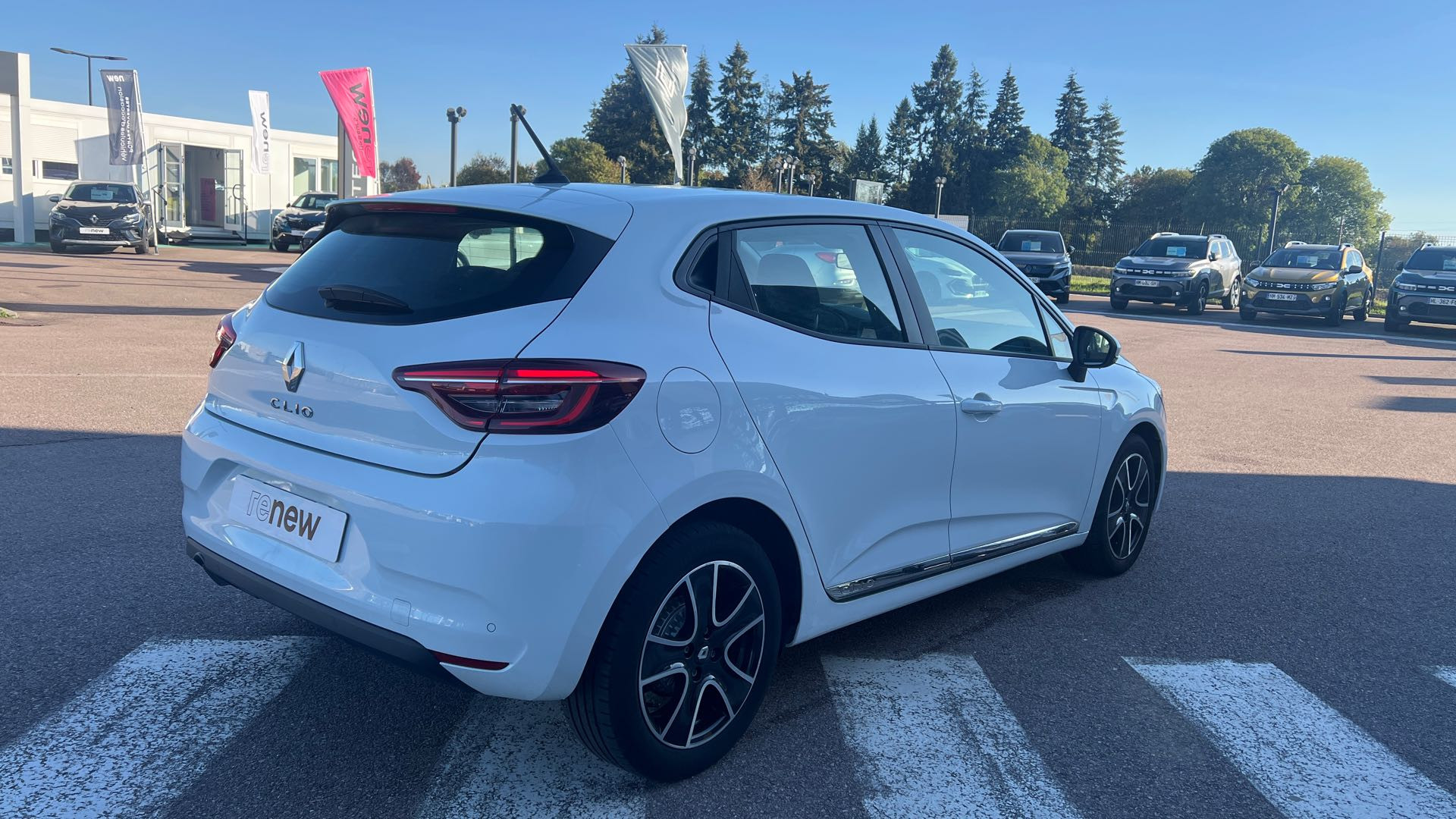 Vente en ligne Renault Clio 5 Clio TCe 90 - 21N au prix de 13 290 €