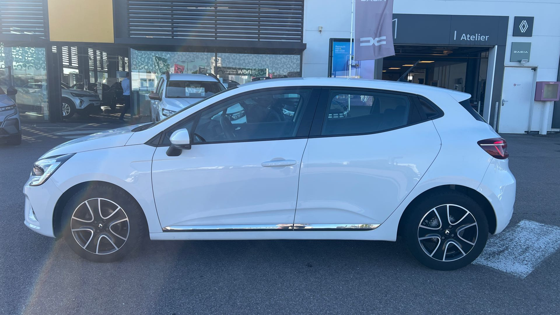 Vente en ligne Renault Clio 5 Clio TCe 90 - 21N au prix de 13 290 €