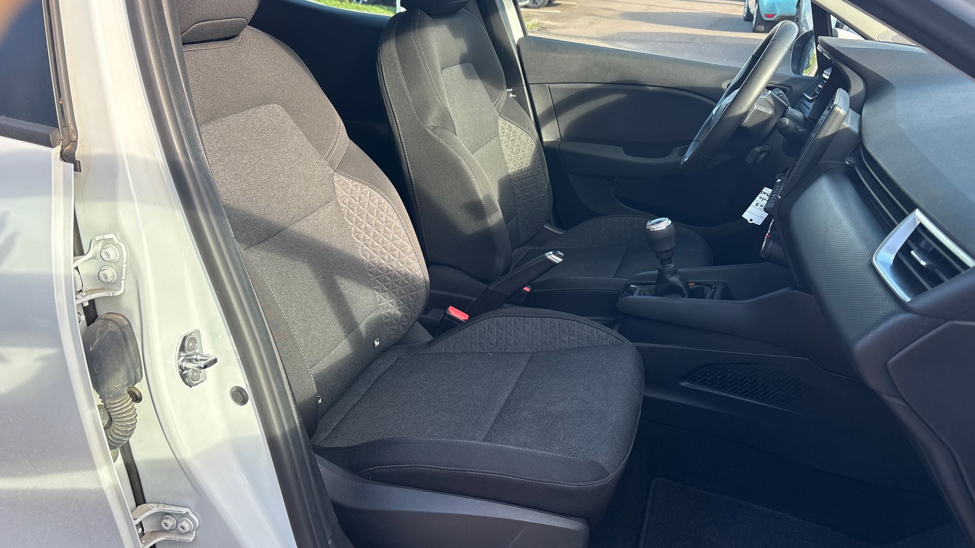 Vente en ligne Renault Clio 5 Clio TCe 90 - 21N au prix de 12 790 €