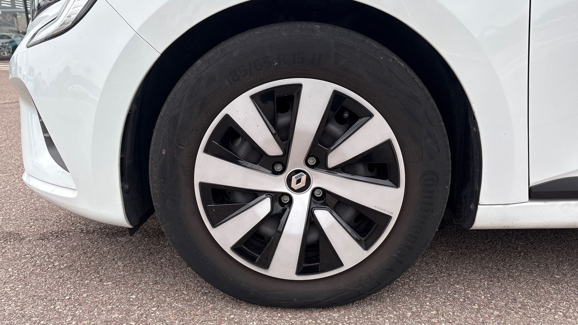 Vente en ligne Renault Clio 5 Clio E-Tech full hybrid 145 au prix de 16 390 €