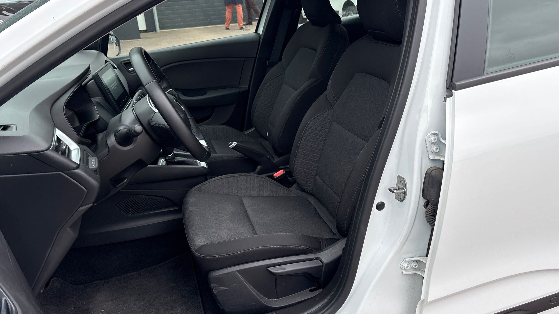 Vente en ligne Renault Clio 5 Clio E-Tech full hybrid 145 au prix de 16 390 €
