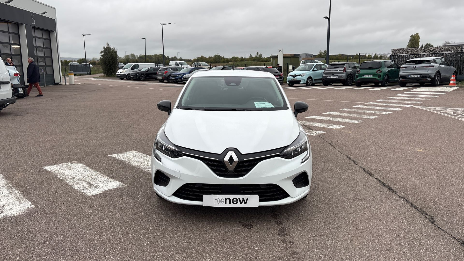 Vente en ligne Renault Clio 5 Clio E-Tech full hybrid 145 au prix de 16 390 €