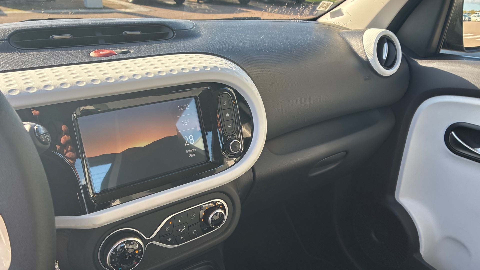Vente en ligne Renault Twingo Electrique Twingo III E-Tech au prix de 13 990 €