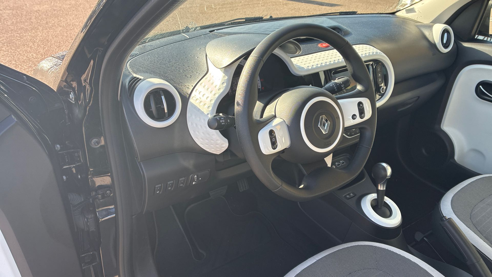 Vente en ligne Renault Twingo Electrique Twingo III E-Tech au prix de 13 990 €