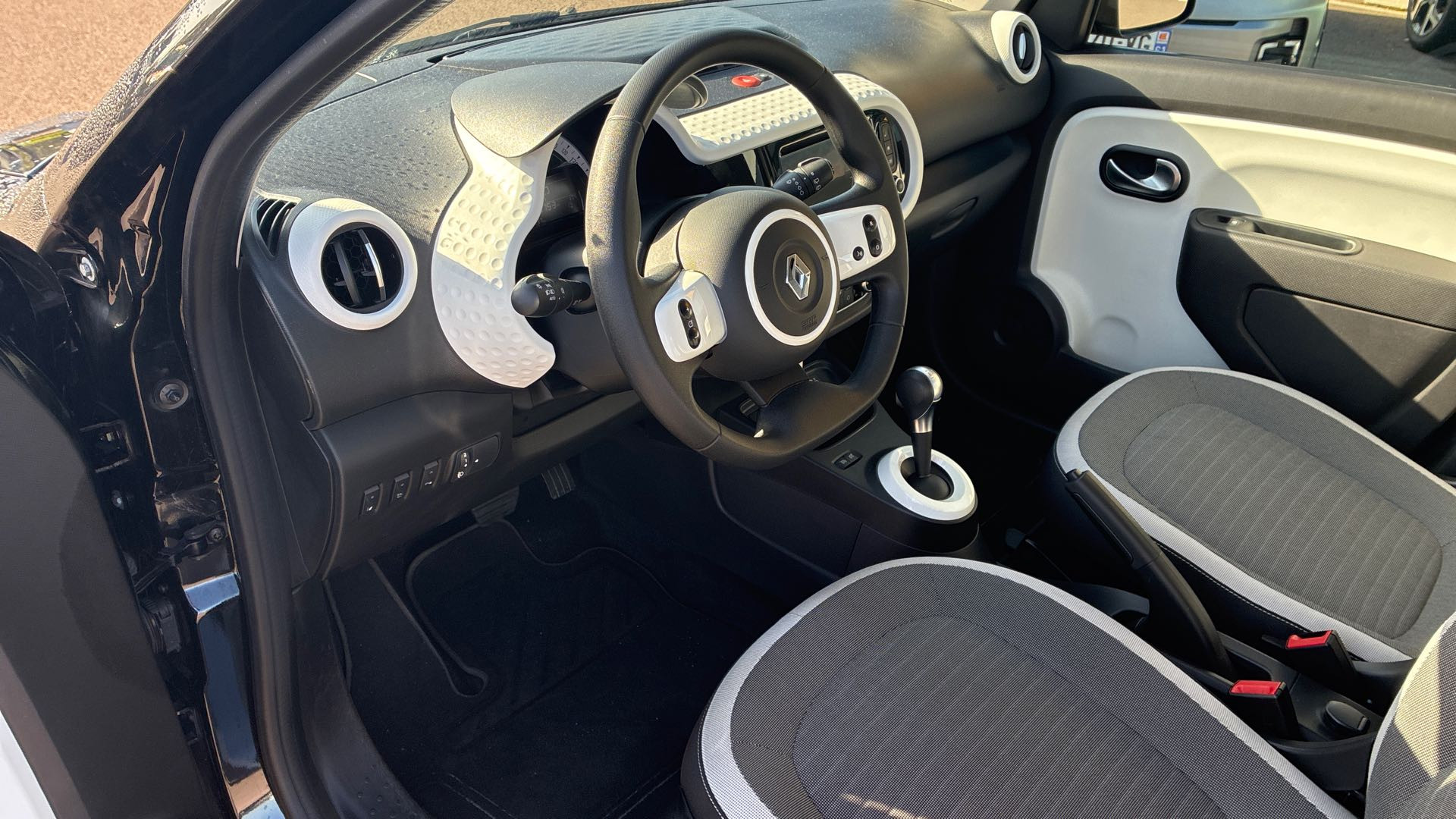 Vente en ligne Renault Twingo Electrique Twingo III E-Tech au prix de 13 990 €
