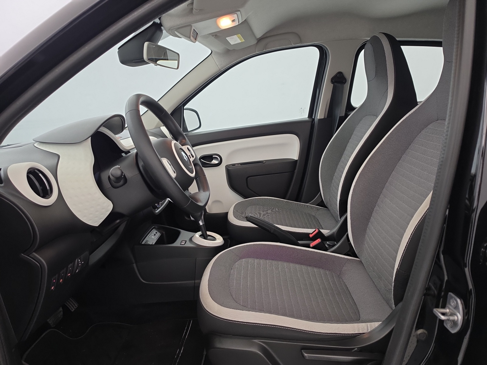 Vente en ligne Renault Twingo Electrique Twingo III E-Tech au prix de 13 990 €