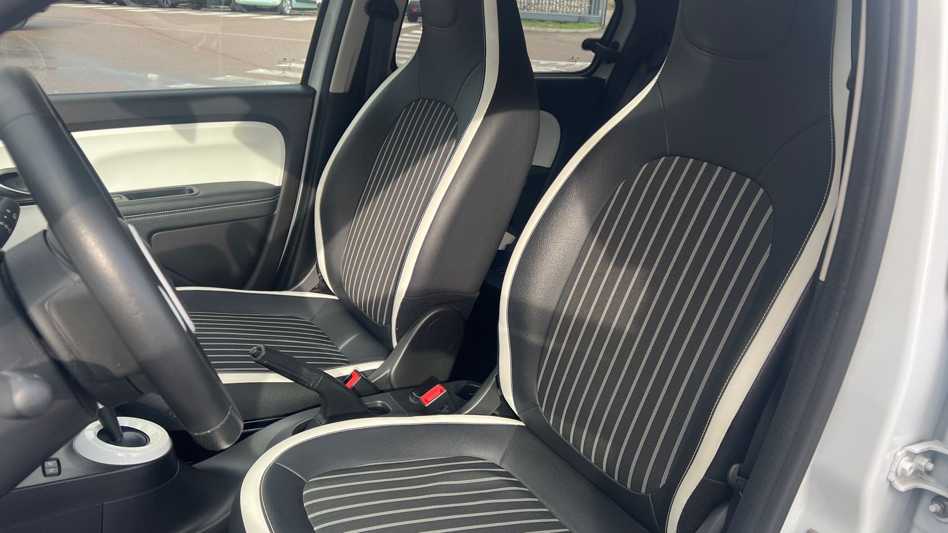 Vente en ligne Renault Twingo Electrique Twingo III E-Tech au prix de 13 990 €