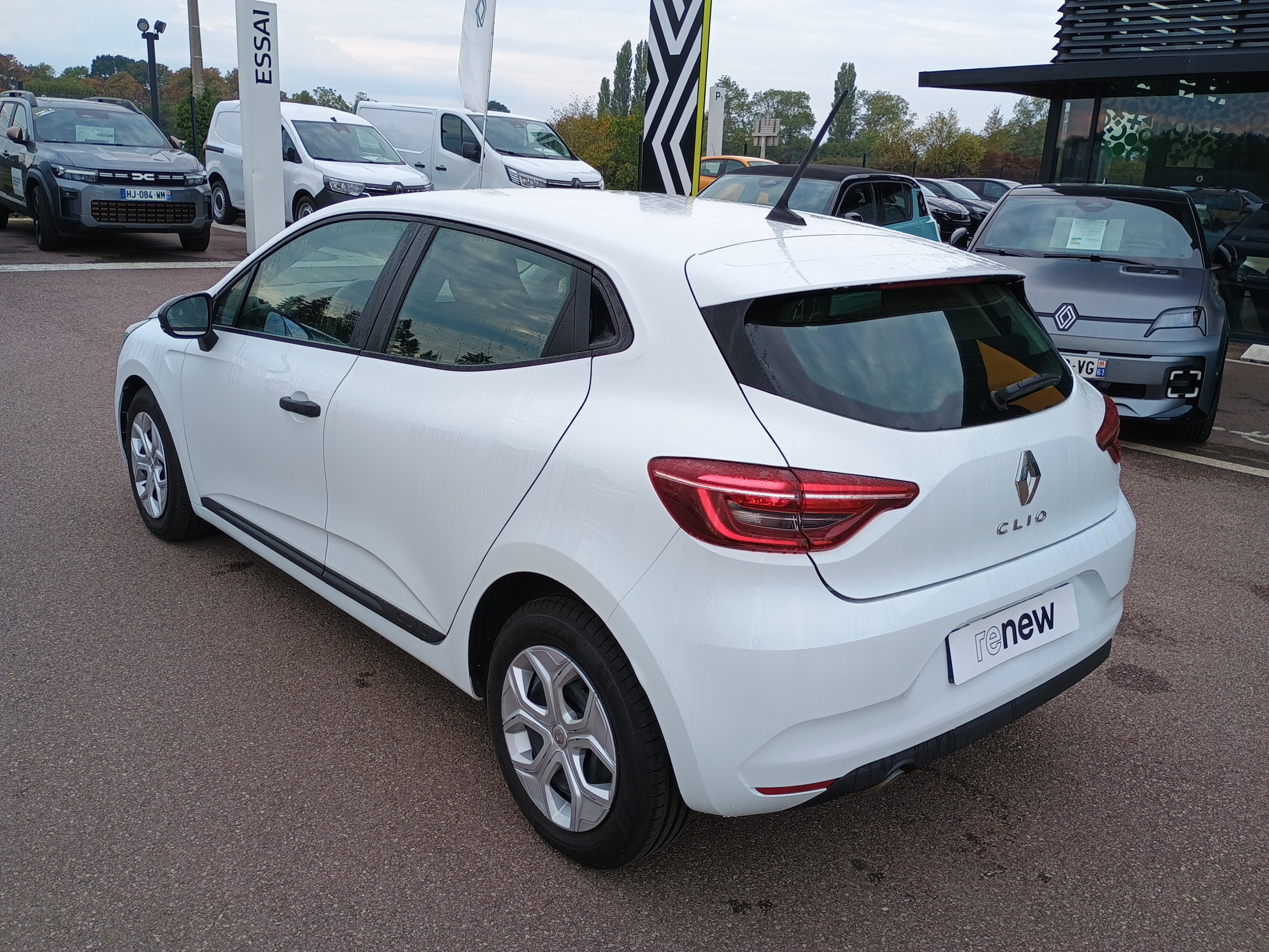 Vente en ligne Renault Clio 5 Clio SCe 65 - 21N au prix de 11 990 €