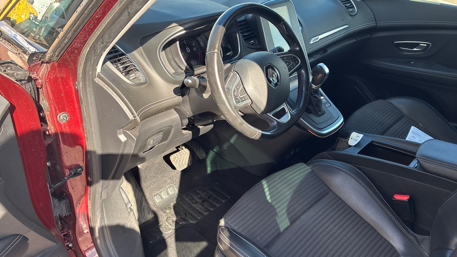 Vente en ligne Renault Grand Scenic 4 Grand Scenic Blue dCi 120 EDC au prix de 16 490 €