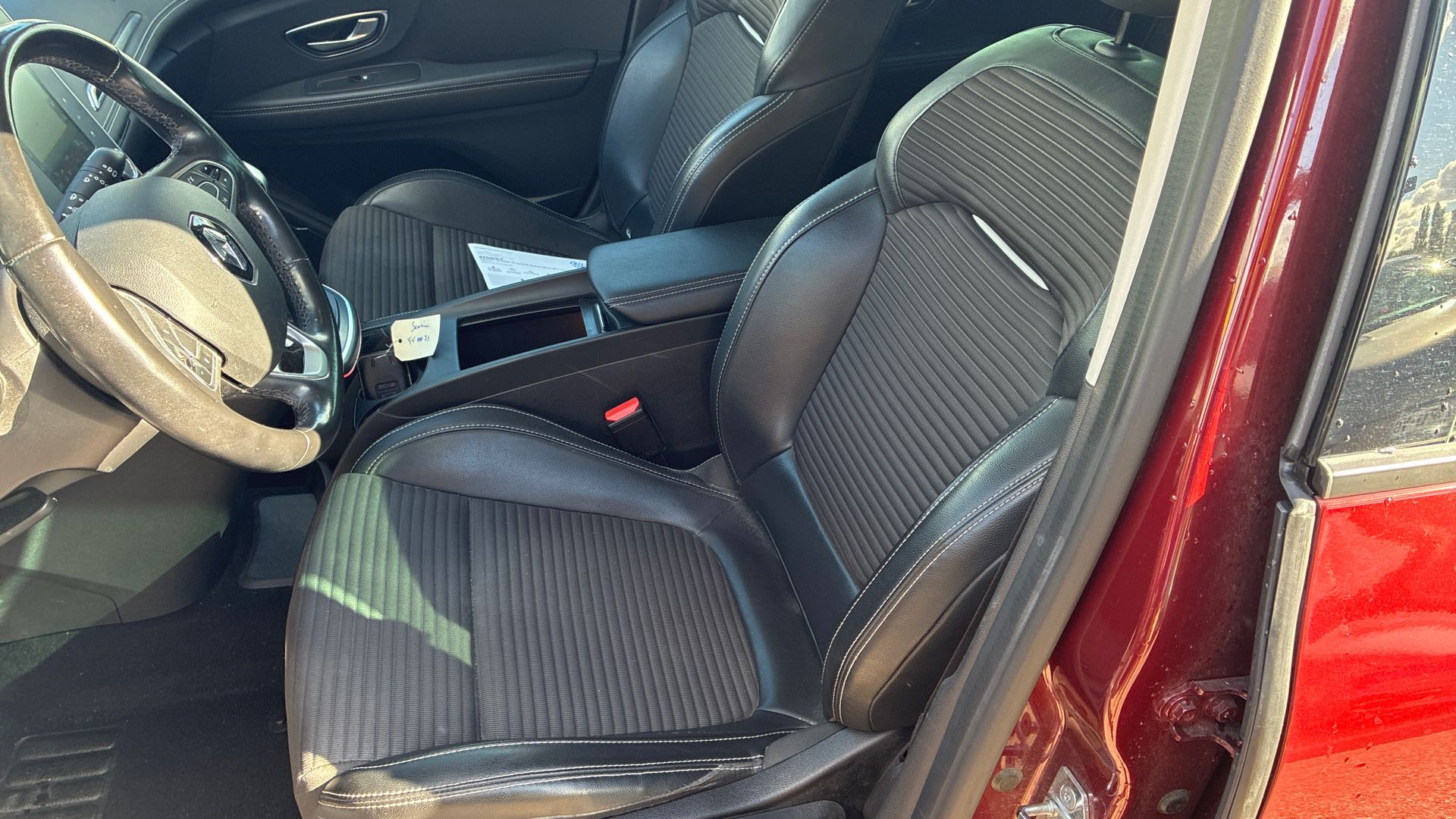 Vente en ligne Renault Grand Scenic 4 Grand Scenic Blue dCi 120 EDC au prix de 16 490 €