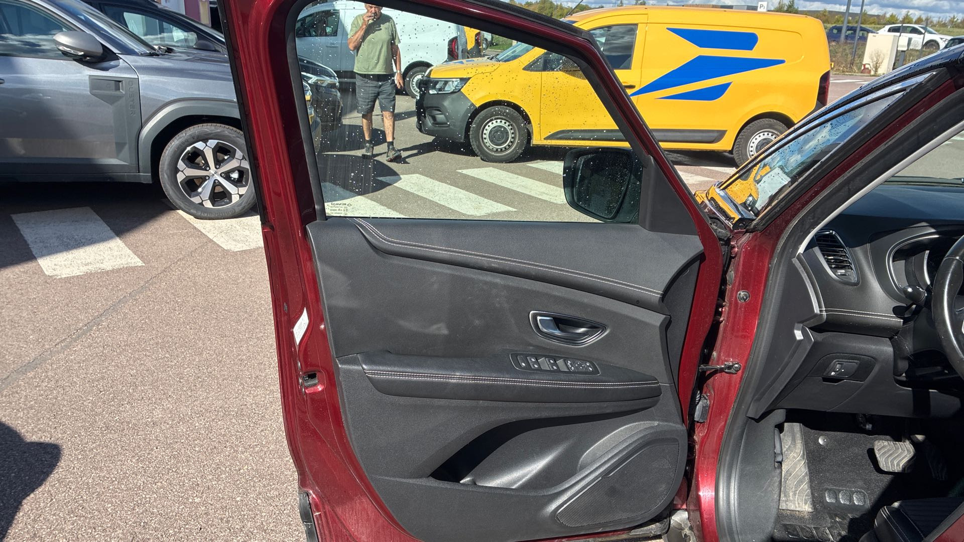 Vente en ligne Renault Grand Scenic 4 Grand Scenic Blue dCi 120 EDC au prix de 16 490 €