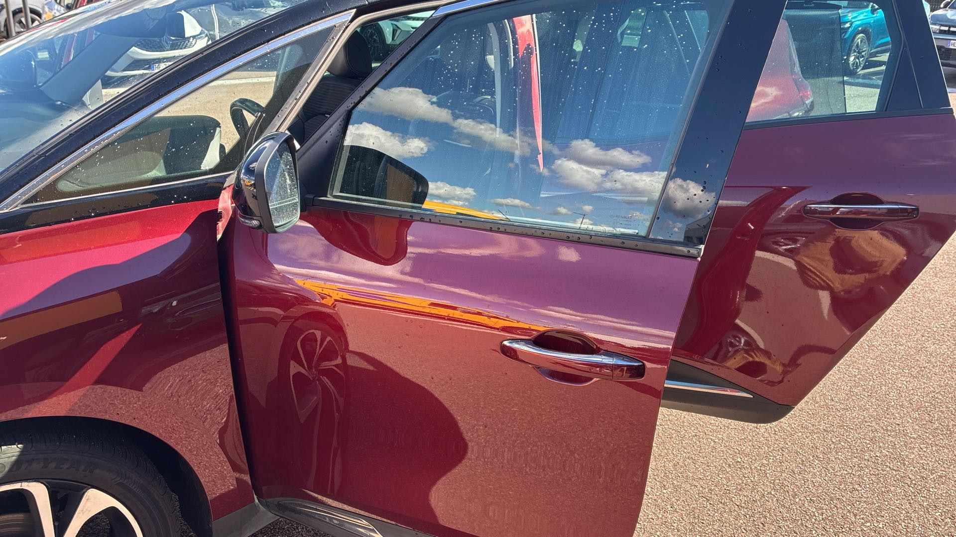 Vente en ligne Renault Grand Scenic 4 Grand Scenic Blue dCi 120 EDC au prix de 16 490 €