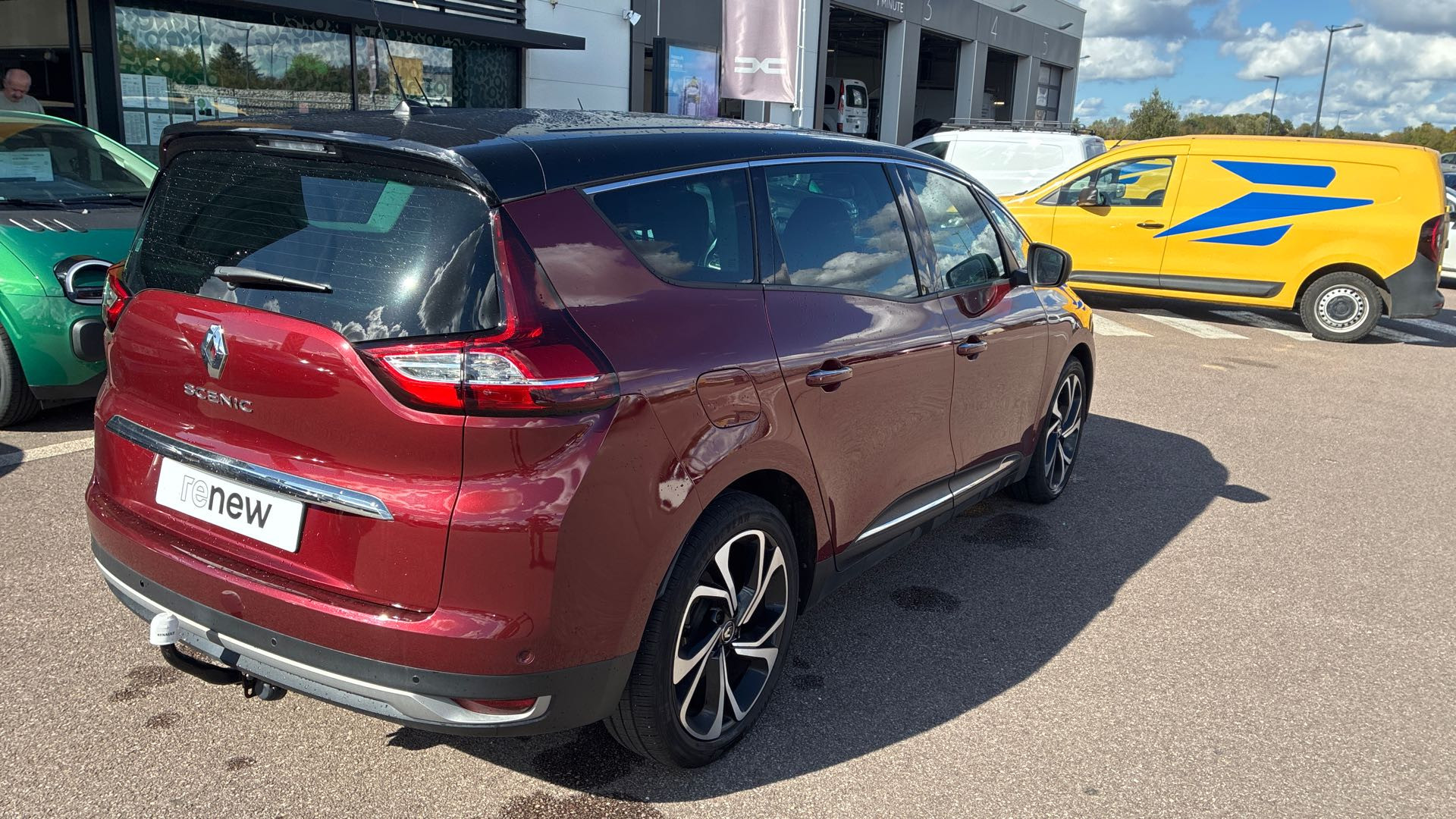 Vente en ligne Renault Grand Scenic 4 Grand Scenic Blue dCi 120 EDC au prix de 16 490 €