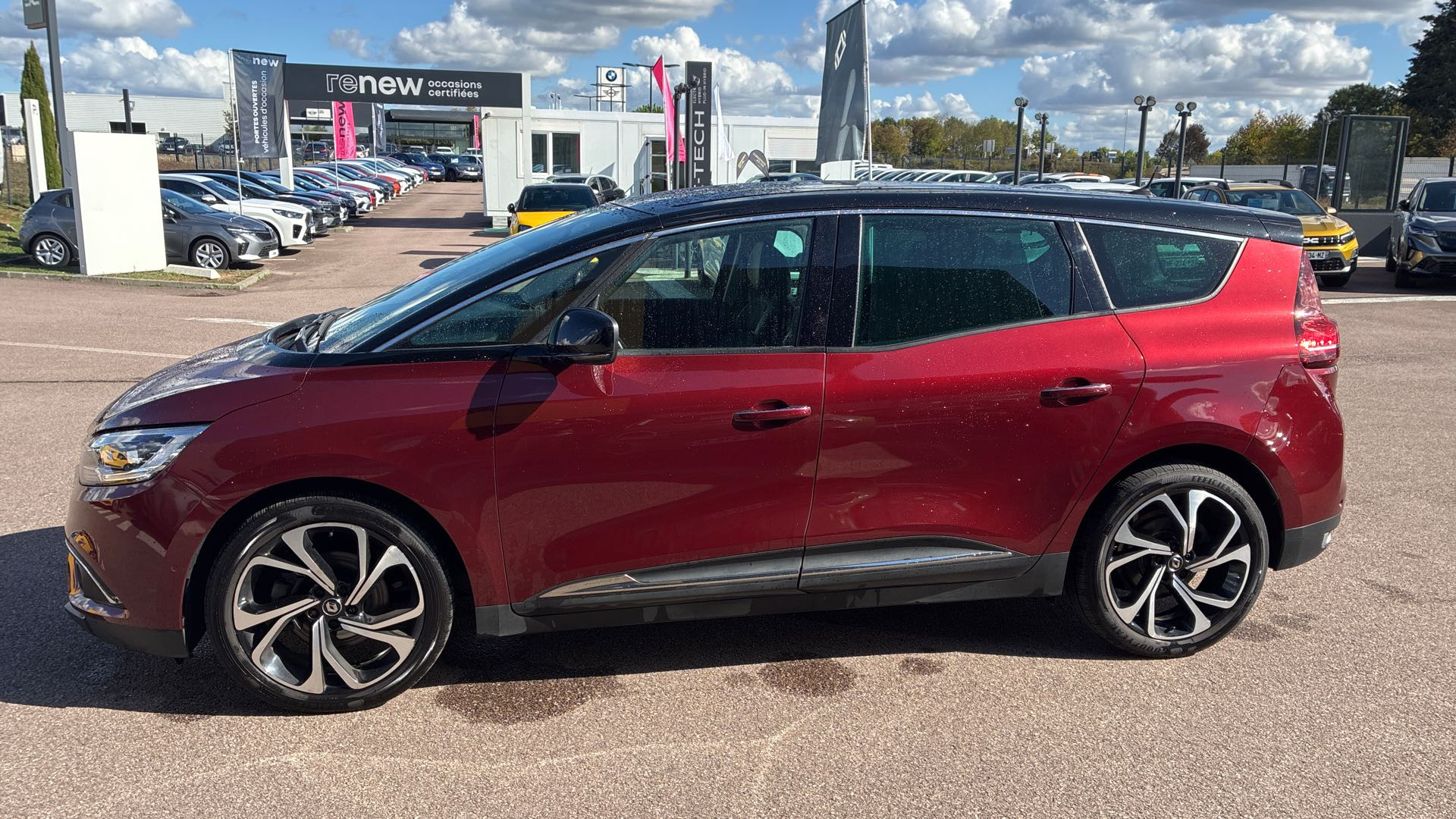 Vente en ligne Renault Grand Scenic 4 Grand Scenic Blue dCi 120 EDC au prix de 16 490 €