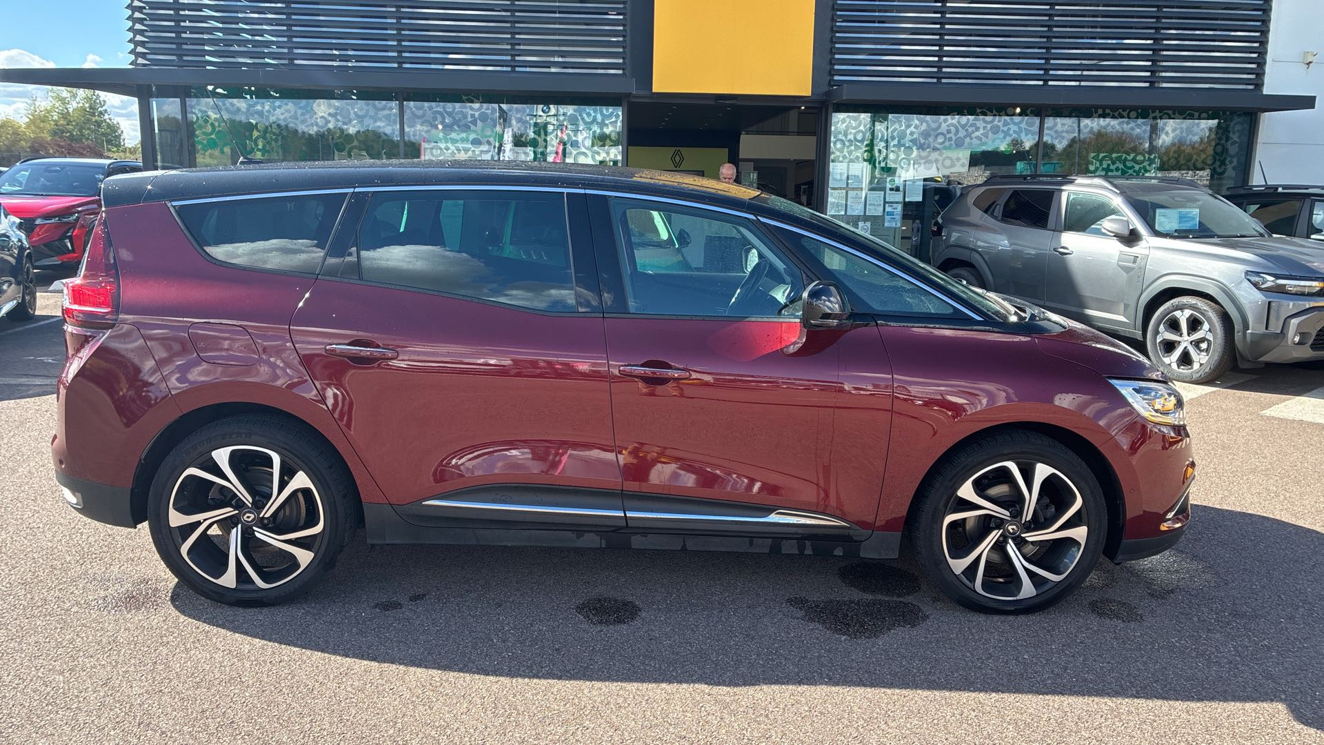 Vente en ligne Renault Grand Scenic 4 Grand Scenic Blue dCi 120 EDC au prix de 16 490 €