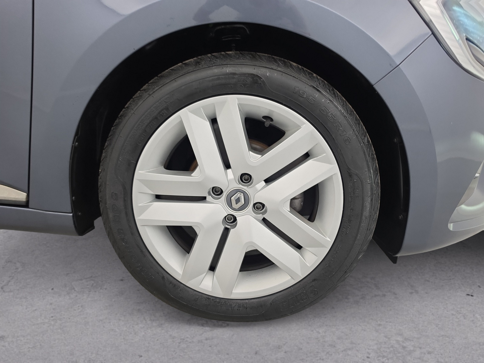 Vente en ligne Renault Clio 5 Clio TCe 100 GPL - 21N au prix de 13 990 €
