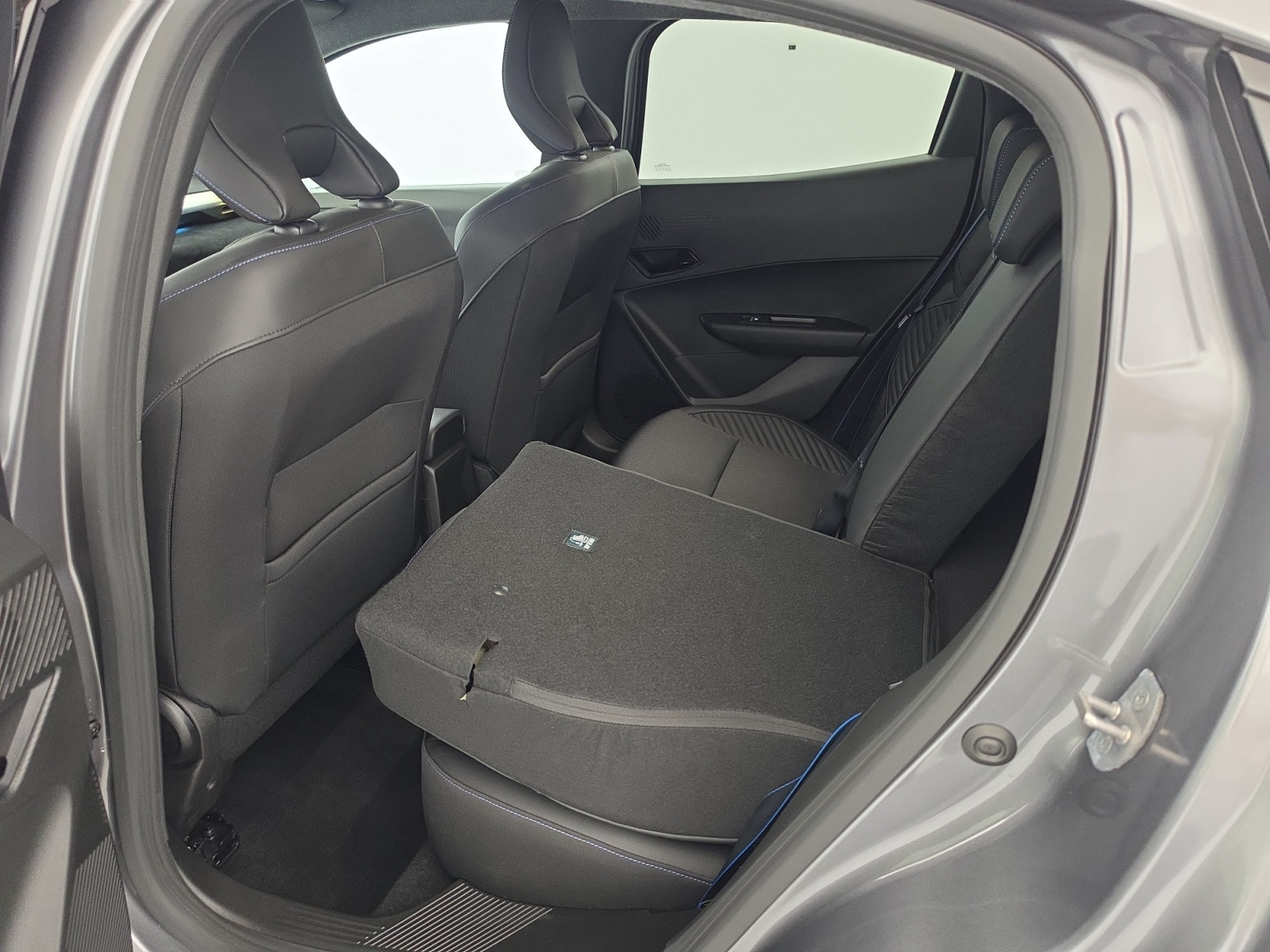 Vente en ligne Renault Clio 6 Clio E-Tech full hybrid 160 ch au prix de 28 990 €