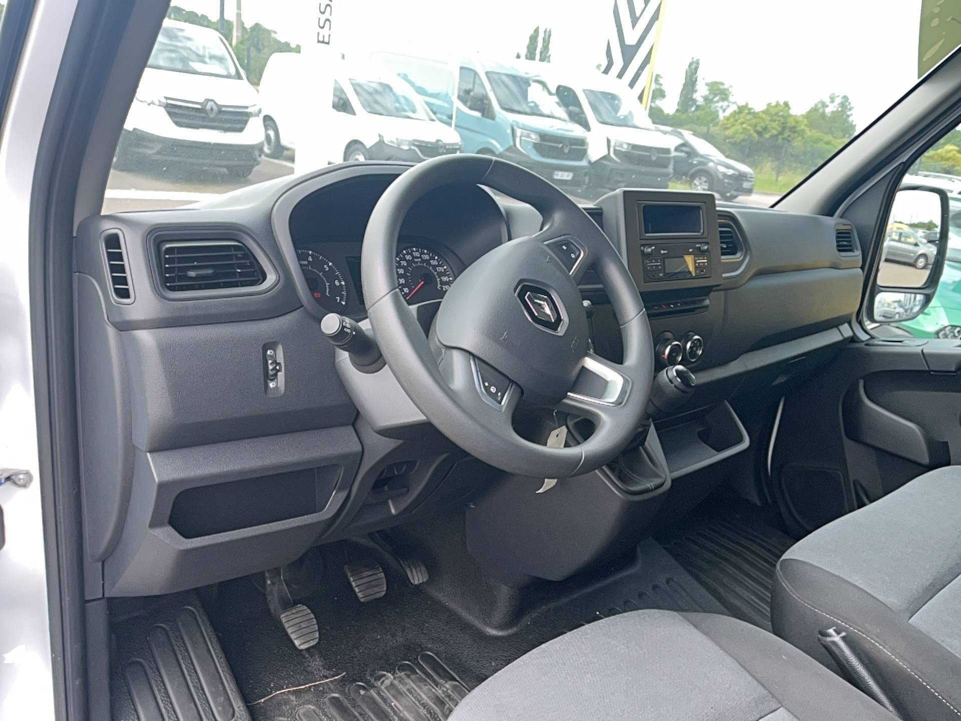 Vente en ligne Renault Master Fourgon MASTER FGN TRAC F3500 L2H2 BLUE DCI 135 au prix de 22 490 €