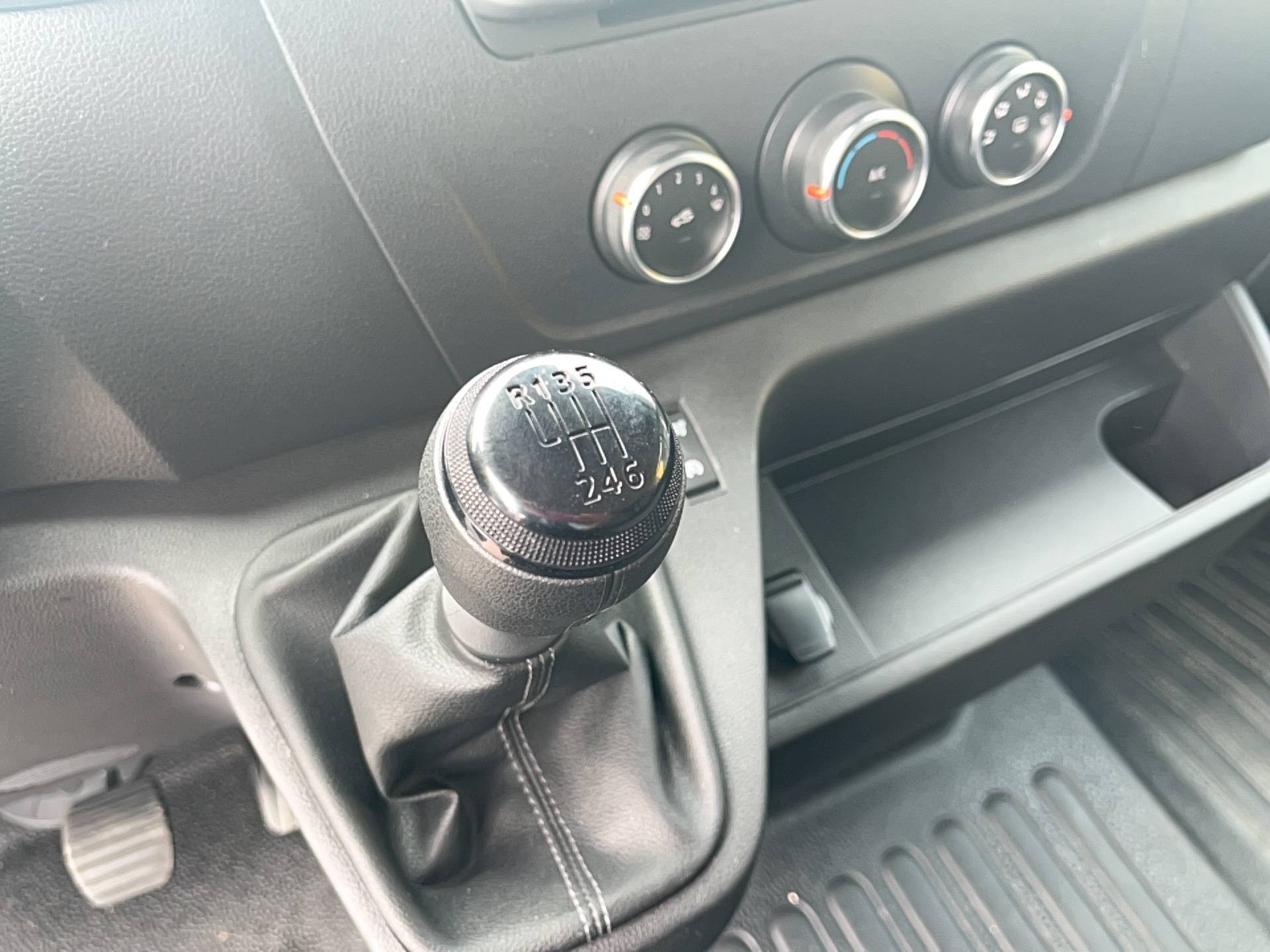 Vente en ligne Renault Master Fourgon MASTER FGN TRAC F3500 L2H2 BLUE DCI 135 au prix de 22 490 €