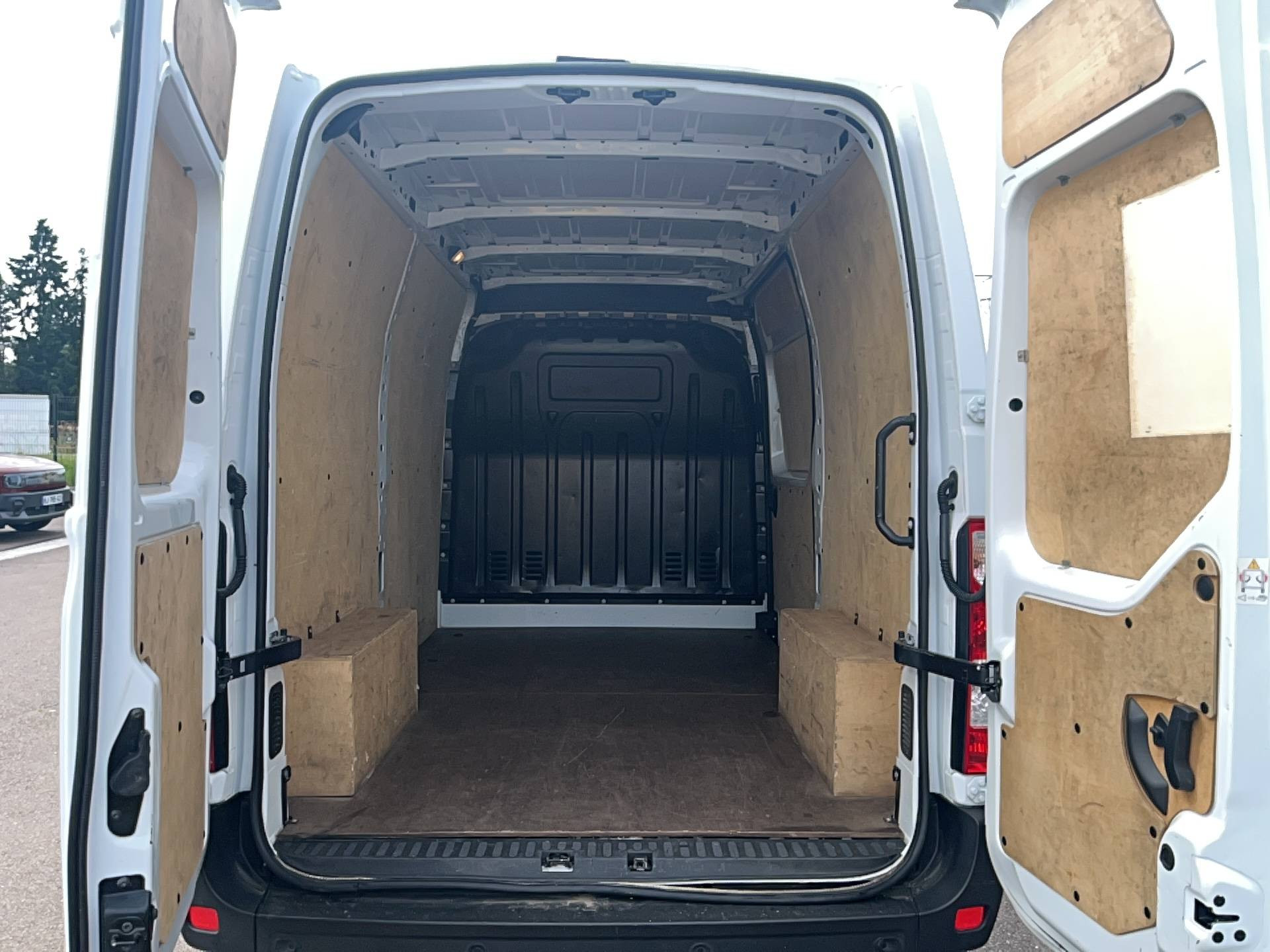 Vente en ligne Renault Master Fourgon MASTER FGN TRAC F3500 L2H2 BLUE DCI 135 au prix de 22 490 €