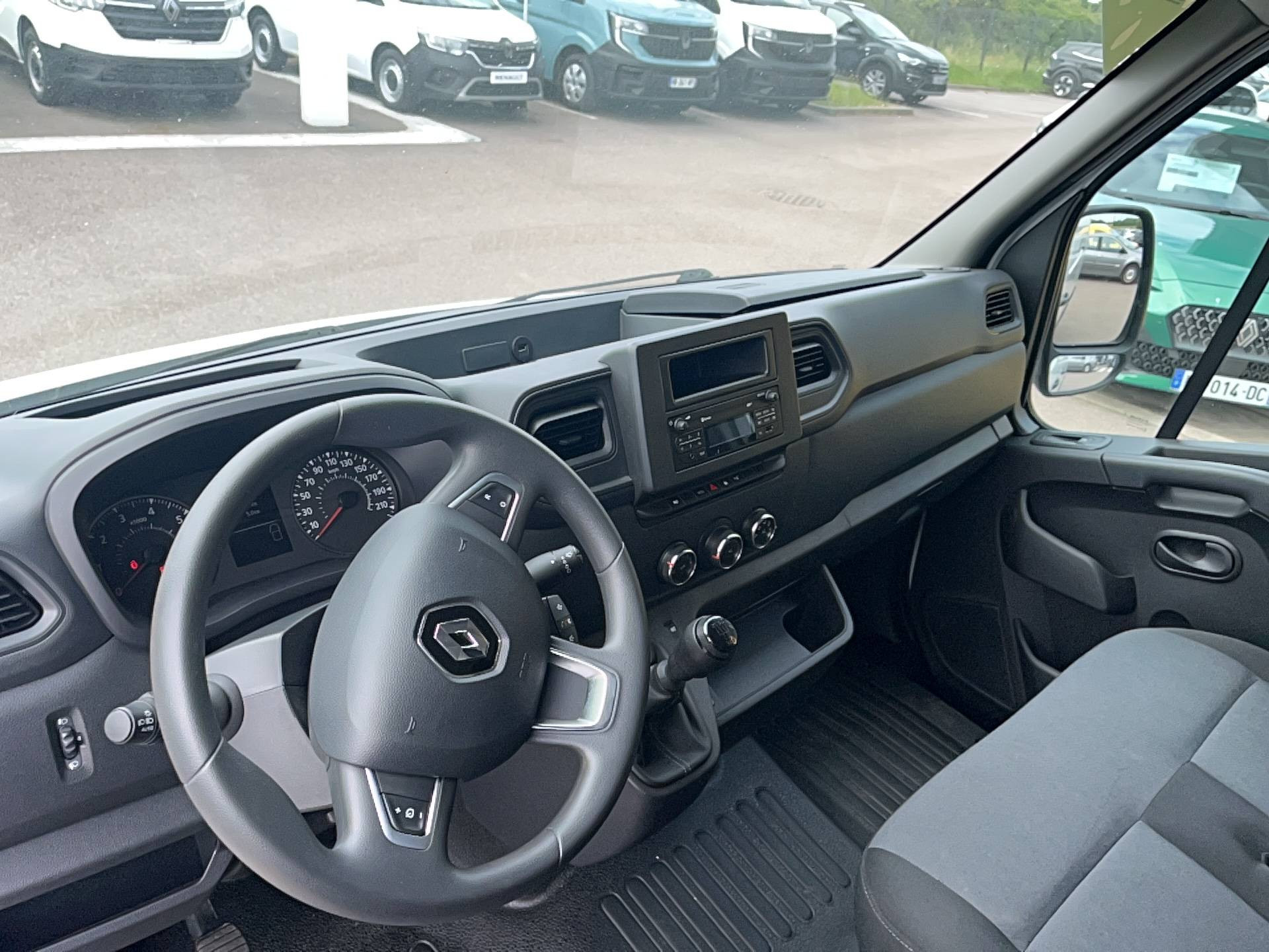 Vente en ligne Renault Master Fourgon MASTER FGN TRAC F3500 L2H2 BLUE DCI 135 au prix de 22 490 €