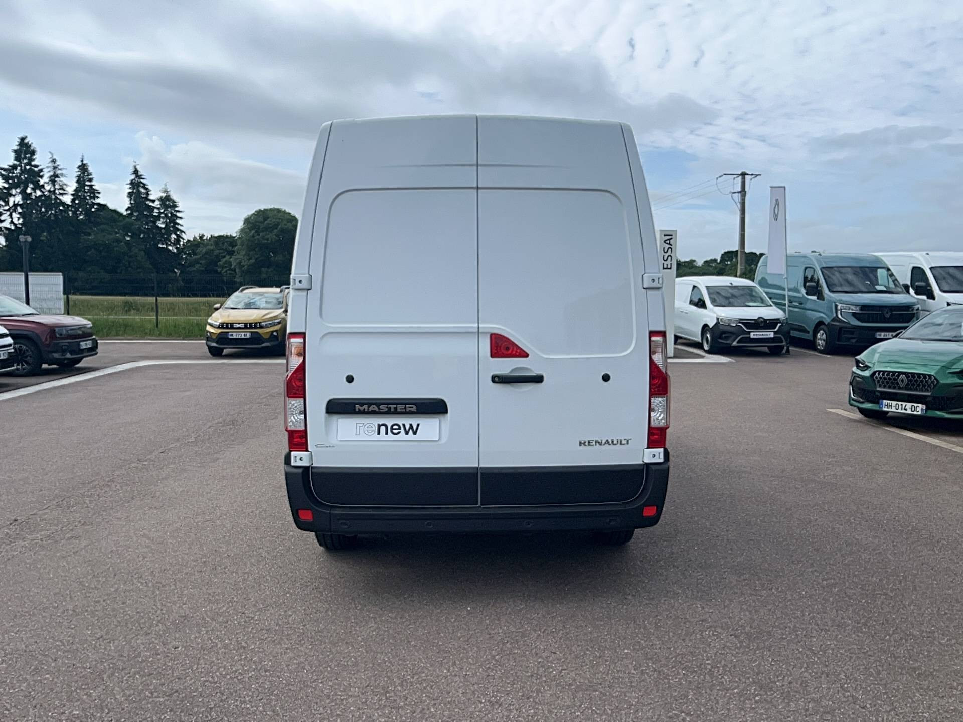 Vente en ligne Renault Master Fourgon MASTER FGN TRAC F3500 L2H2 BLUE DCI 135 au prix de 22 490 €