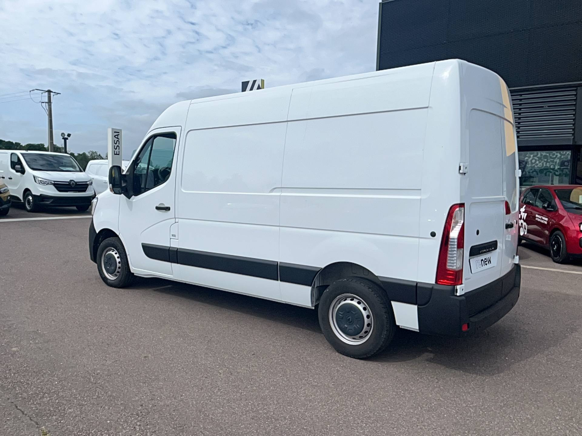 Vente en ligne Renault Master Fourgon MASTER FGN TRAC F3500 L2H2 BLUE DCI 135 au prix de 22 490 €