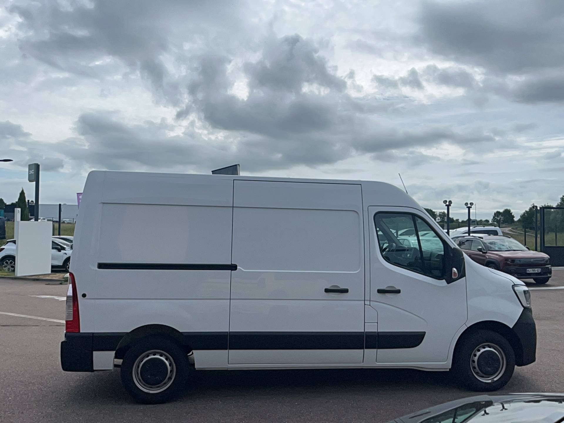 Vente en ligne Renault Master Fourgon MASTER FGN TRAC F3500 L2H2 BLUE DCI 135 au prix de 22 490 €