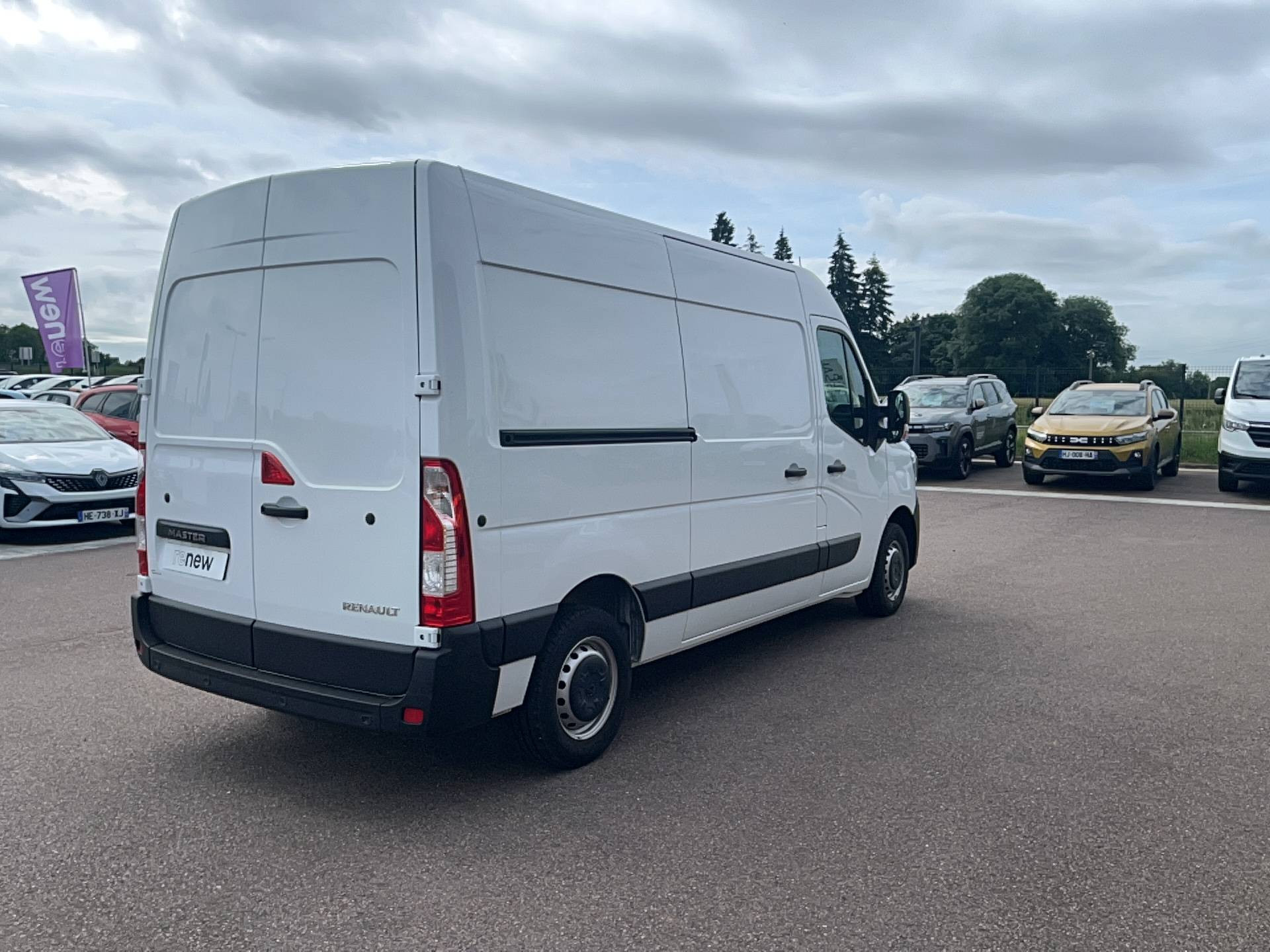 Vente en ligne Renault Master Fourgon MASTER FGN TRAC F3500 L2H2 BLUE DCI 135 au prix de 22 490 €