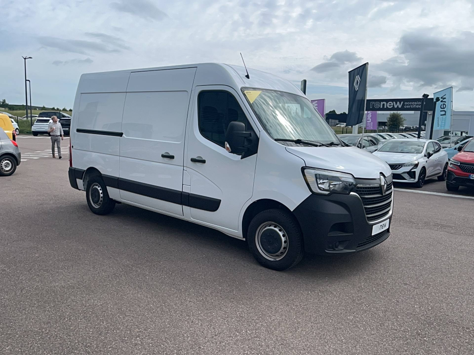 Vente en ligne Renault Master Fourgon MASTER FGN TRAC F3500 L2H2 BLUE DCI 135 au prix de 22 490 €