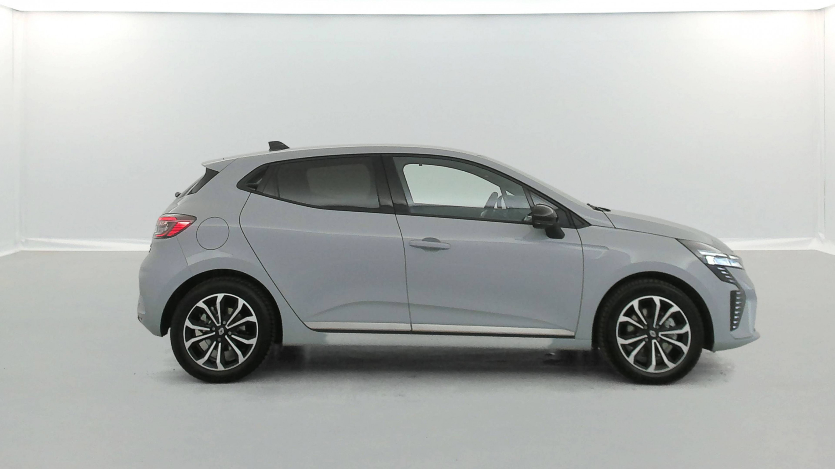 Vente en ligne Renault Clio 5 Clio E-Tech full hybrid 145 ch GSR2 au prix de 19 991 €
