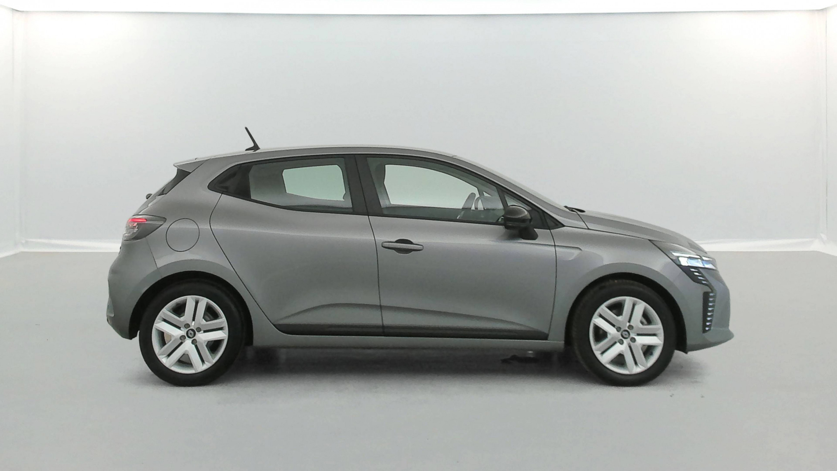 Vente en ligne Renault Clio 5 Clio E-Tech full hybrid 145 ch GSR2 au prix de 17 391 €