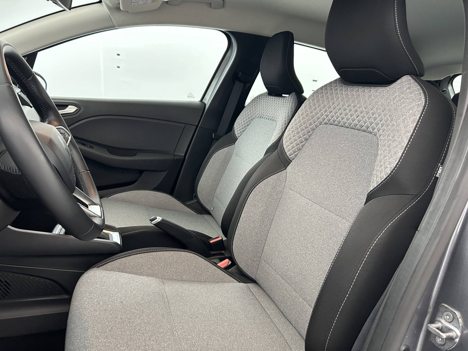 Vente en ligne Renault Clio 5 Clio E-Tech full hybrid 145 ch GSR2 au prix de 17 391 €