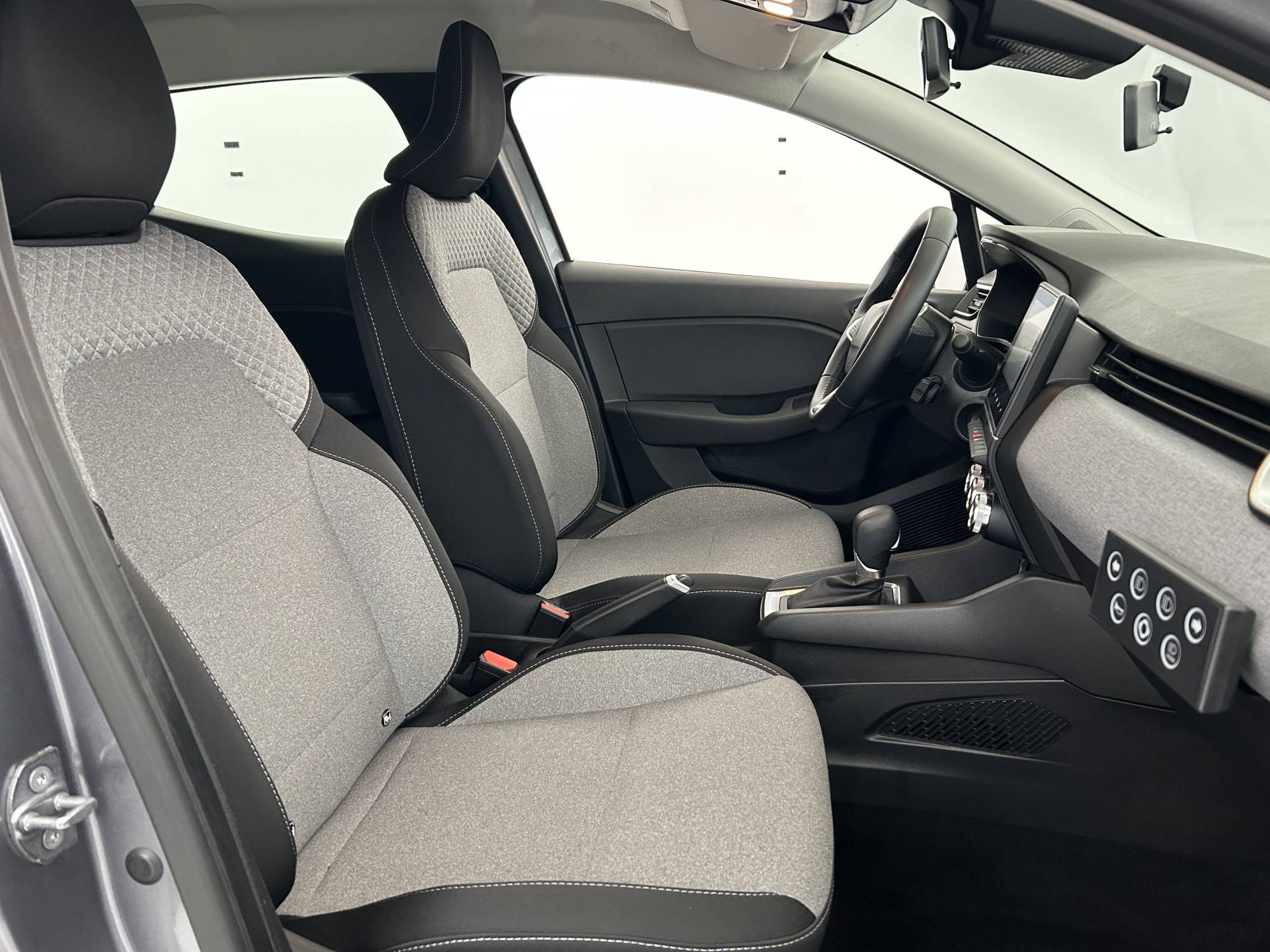 Vente en ligne Renault Clio 5 Clio E-Tech full hybrid 145 ch GSR2 au prix de 17 391 €